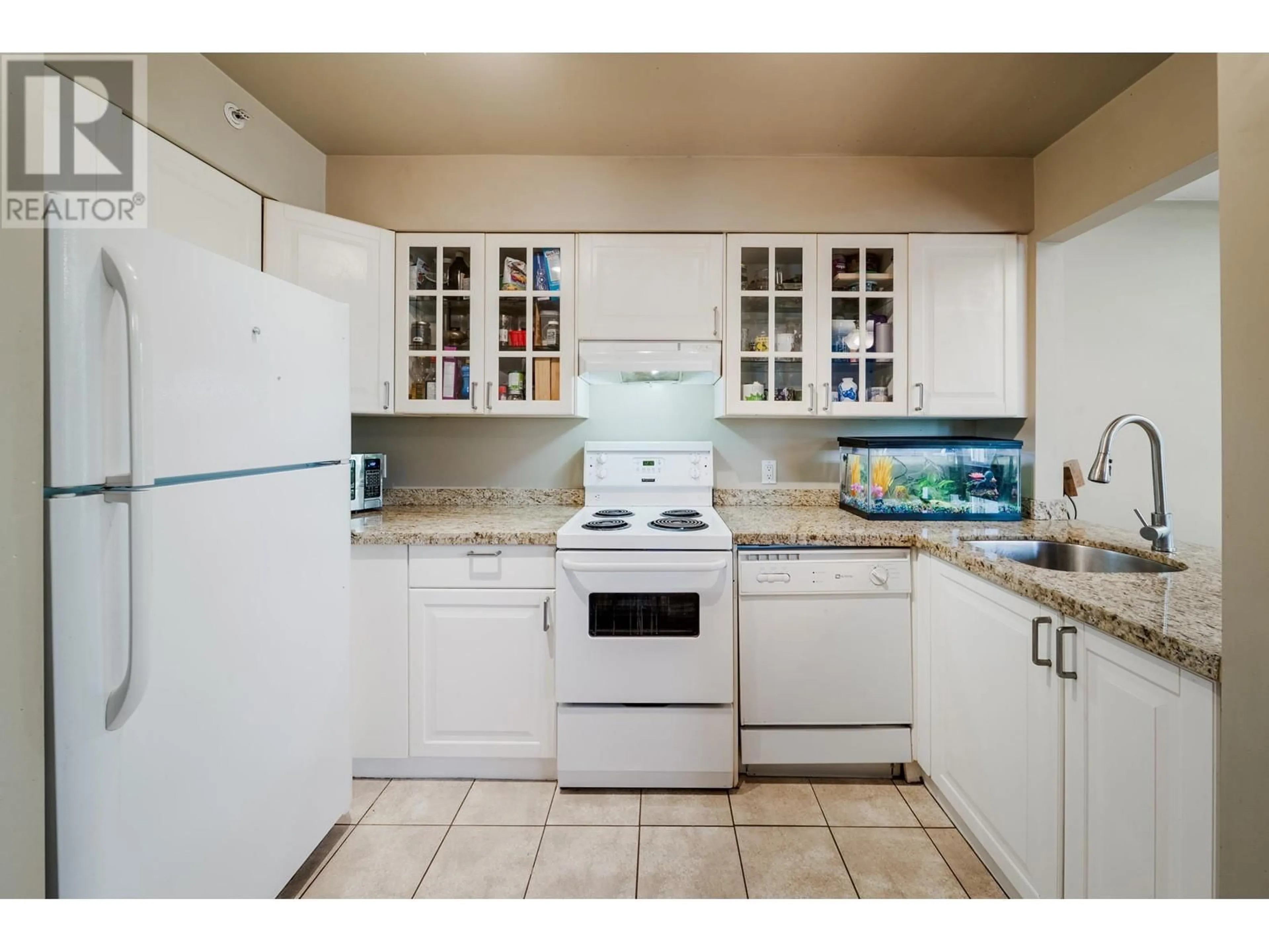 Standard kitchen, ceramic/tile floor for 303 - 633 16TH AVENUE, Vancouver British Columbia V5Z1S5