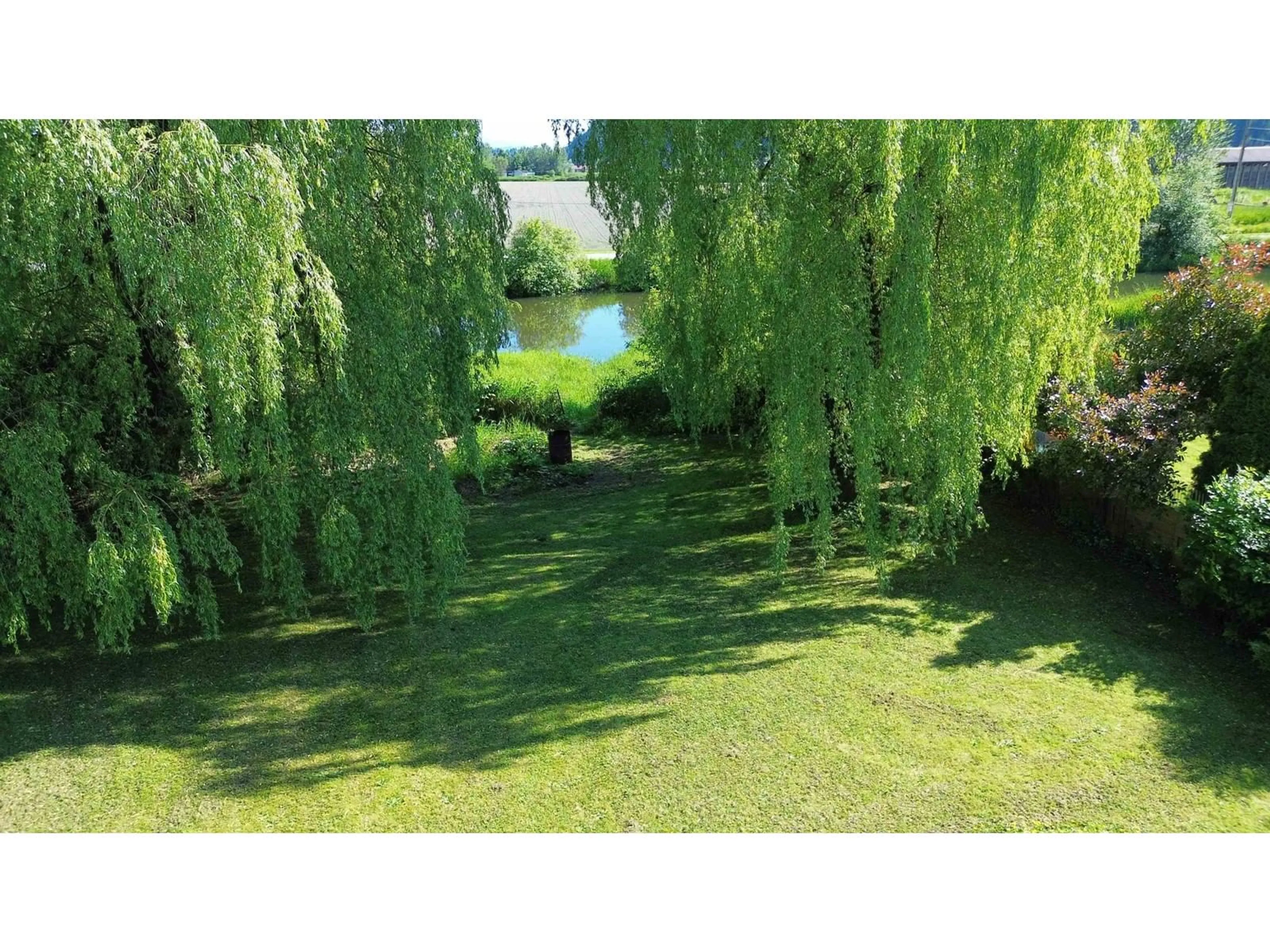 A pic from outside/outdoor area/front of a property/back of a property/a pic from drone, water/lake/river/ocean view for 35268 RIVERSIDE, Mission British Columbia V2V4J1