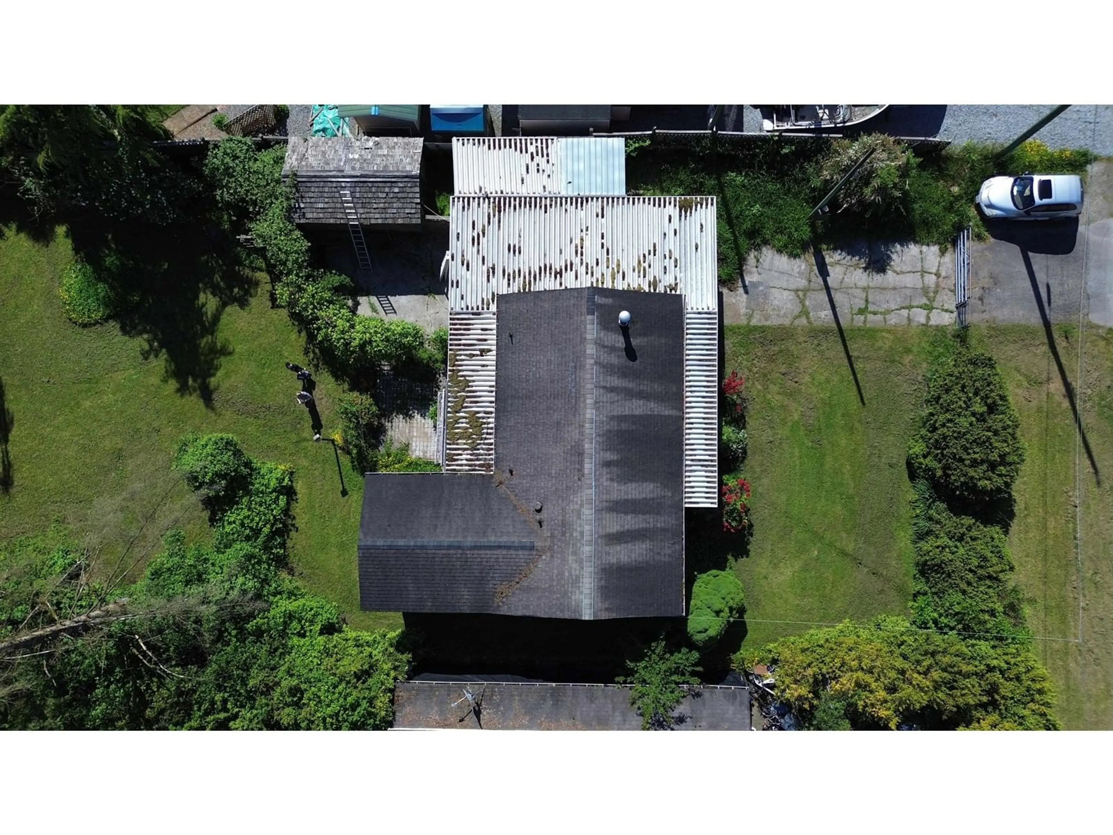 A pic from outside/outdoor area/front of a property/back of a property/a pic from drone, unknown for 35268 RIVERSIDE, Mission British Columbia V2V4J1