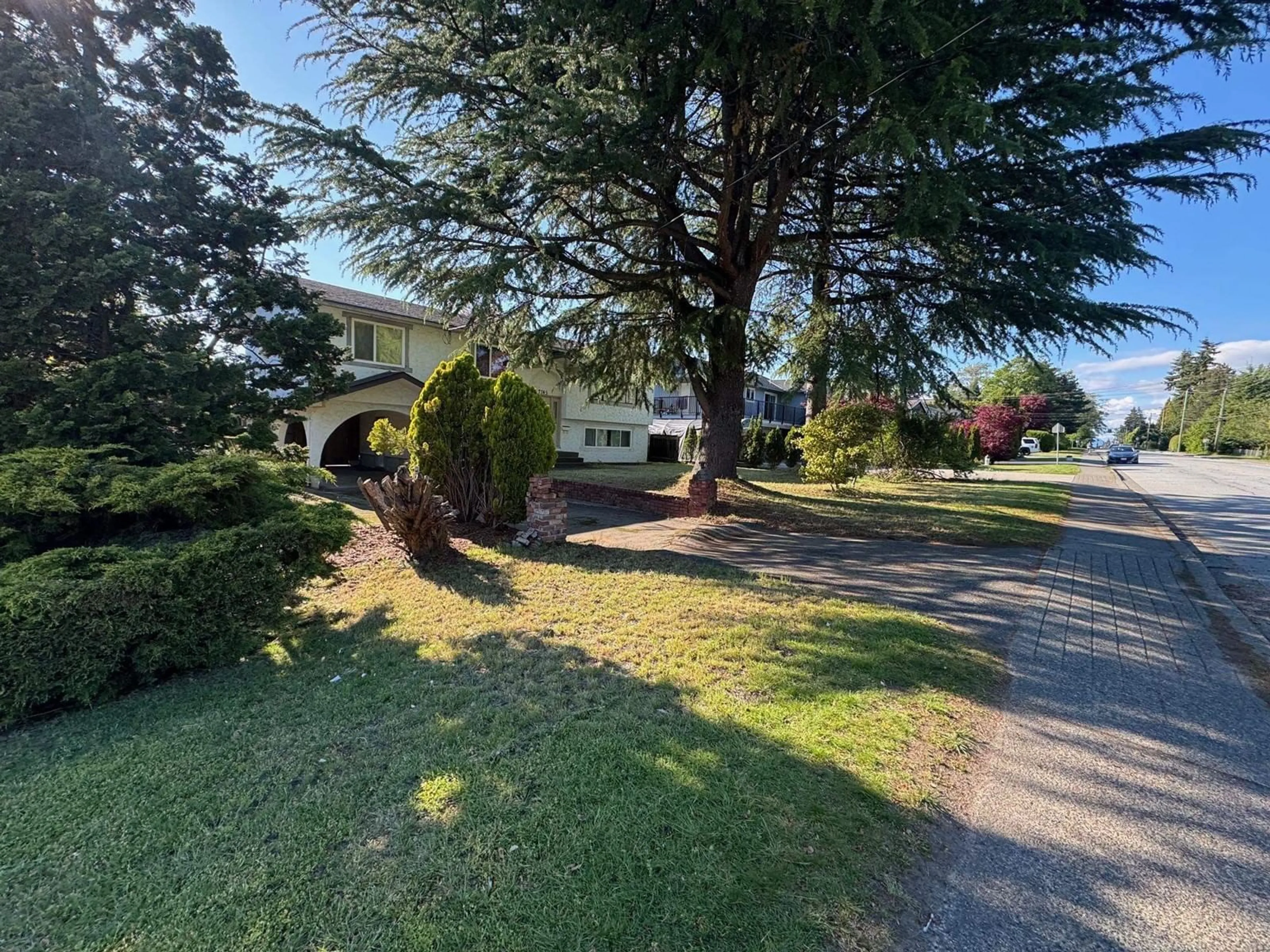A pic from outside/outdoor area/front of a property/back of a property/a pic from drone, street for 7745 112, Delta British Columbia V4C4V9