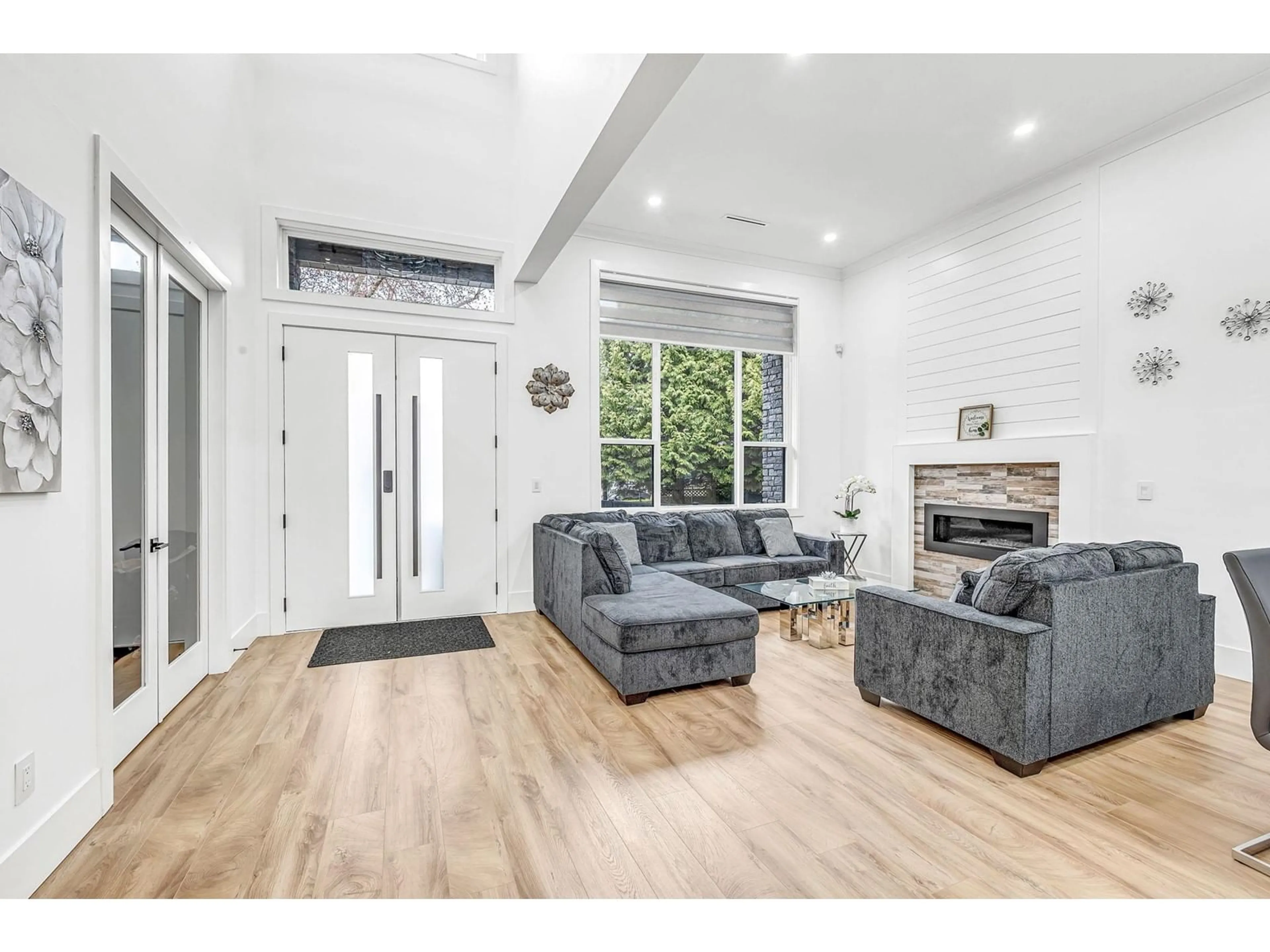 Living room with furniture, unknown for 8958 139A, Surrey British Columbia V3V7G5