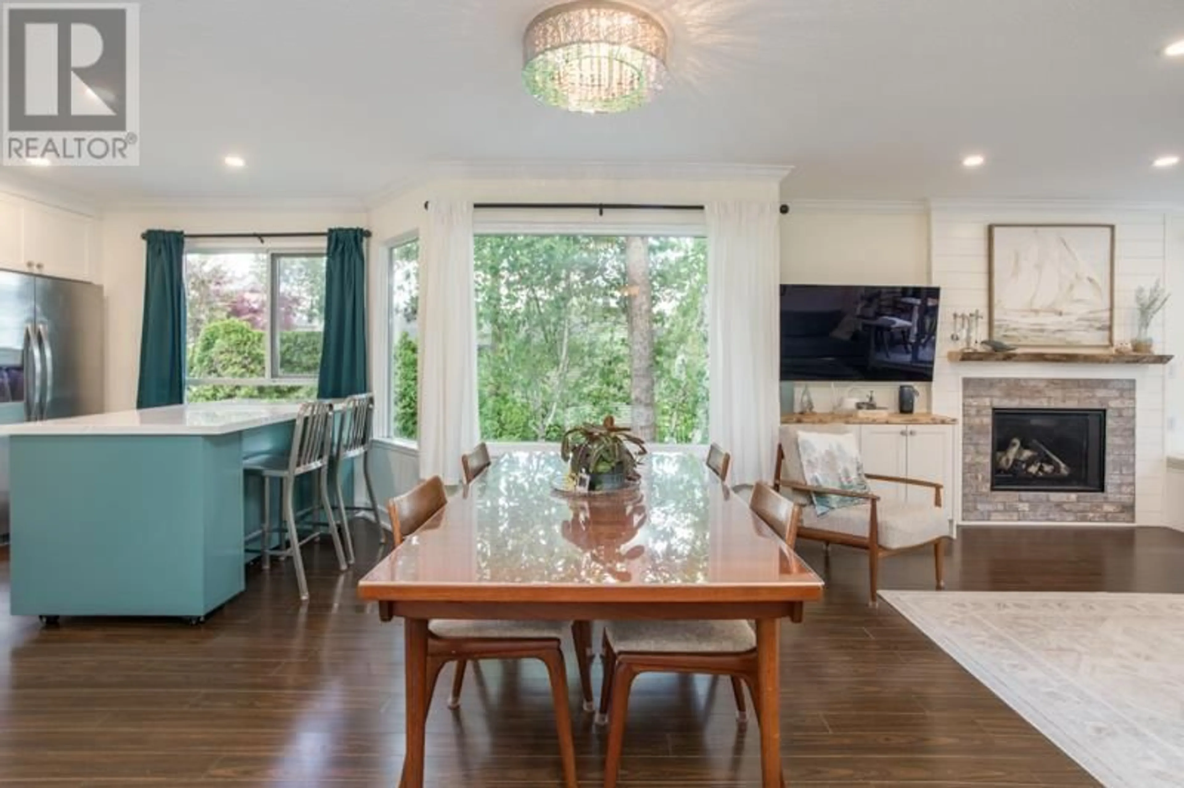 Dining room, wood/laminate floor for 314 - 1215 LANSDOWNE DRIVE, Coquitlam British Columbia V3E2P6