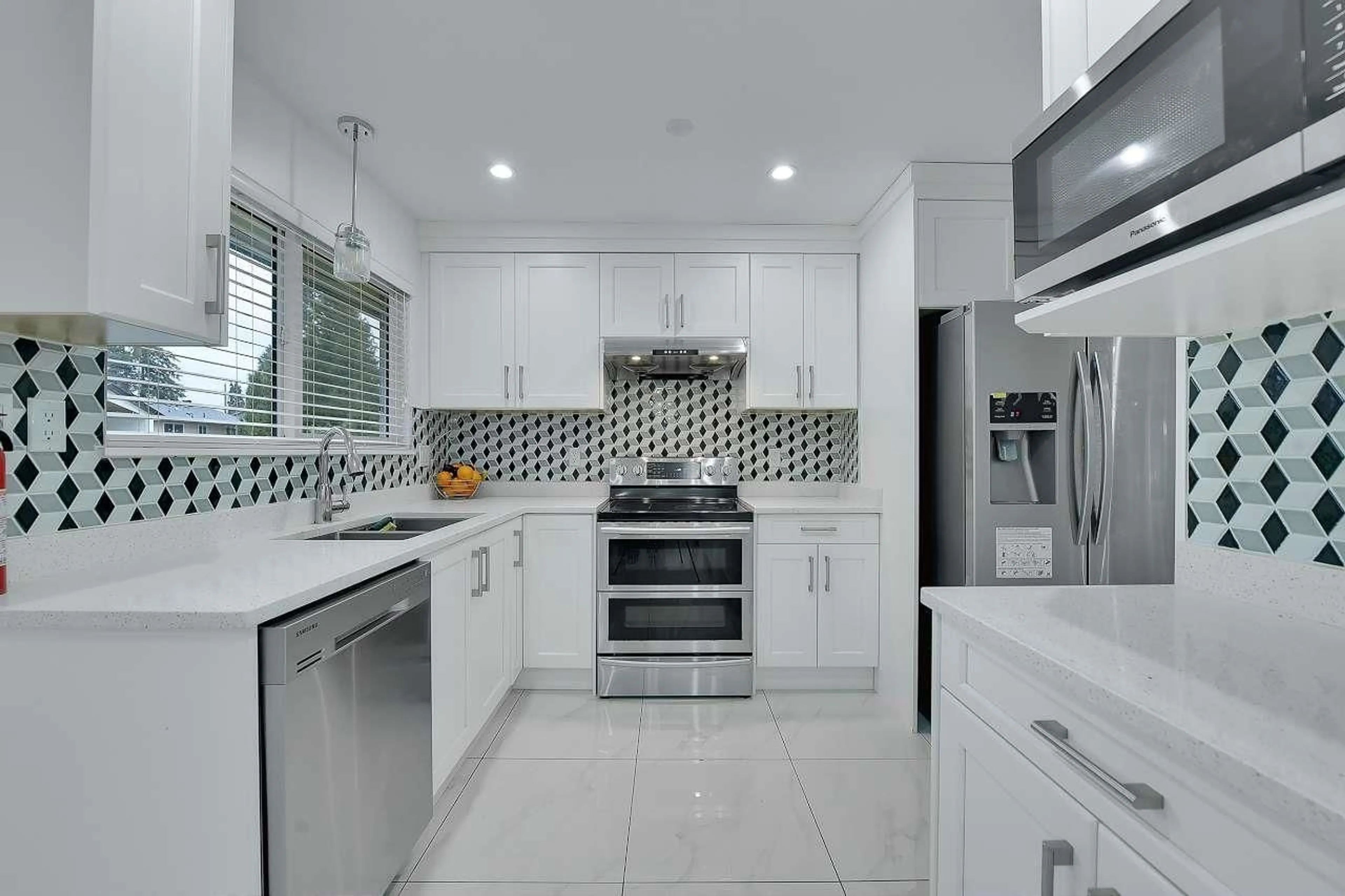 Contemporary kitchen, ceramic/tile floor for 11411 89, Delta British Columbia V4C3G4