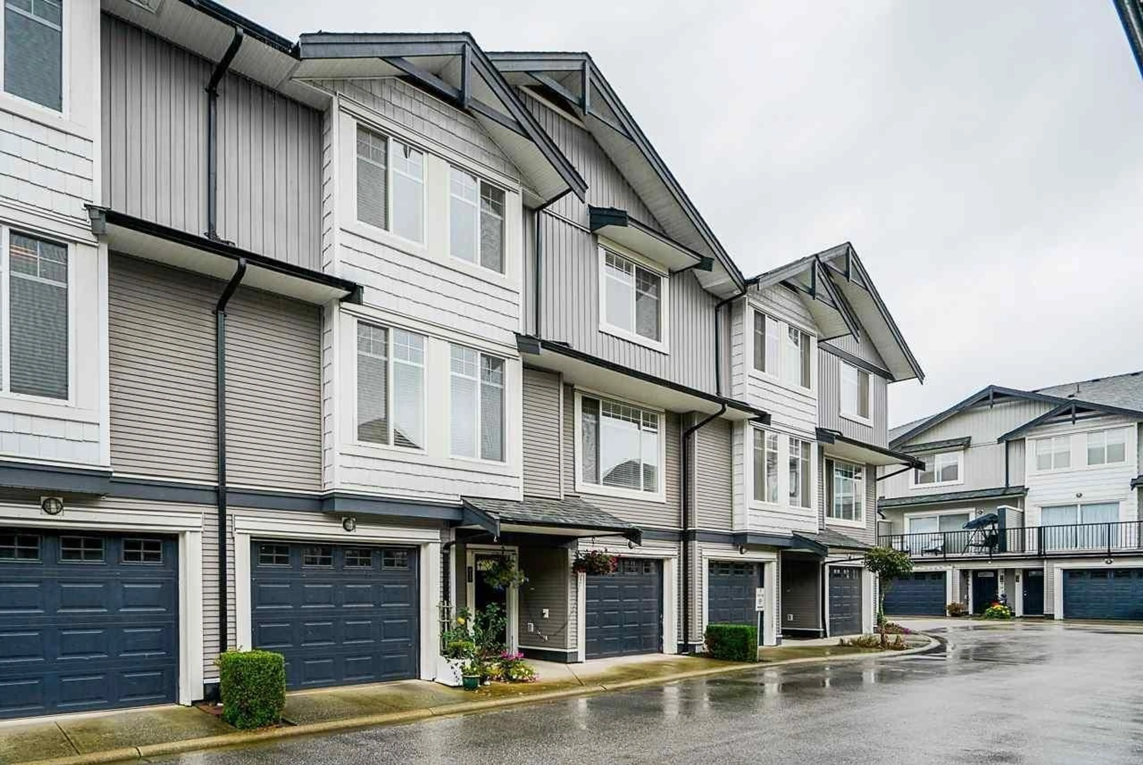 Home with vinyl exterior material, street for 17 - 7156 144, Surrey British Columbia V3W1V5