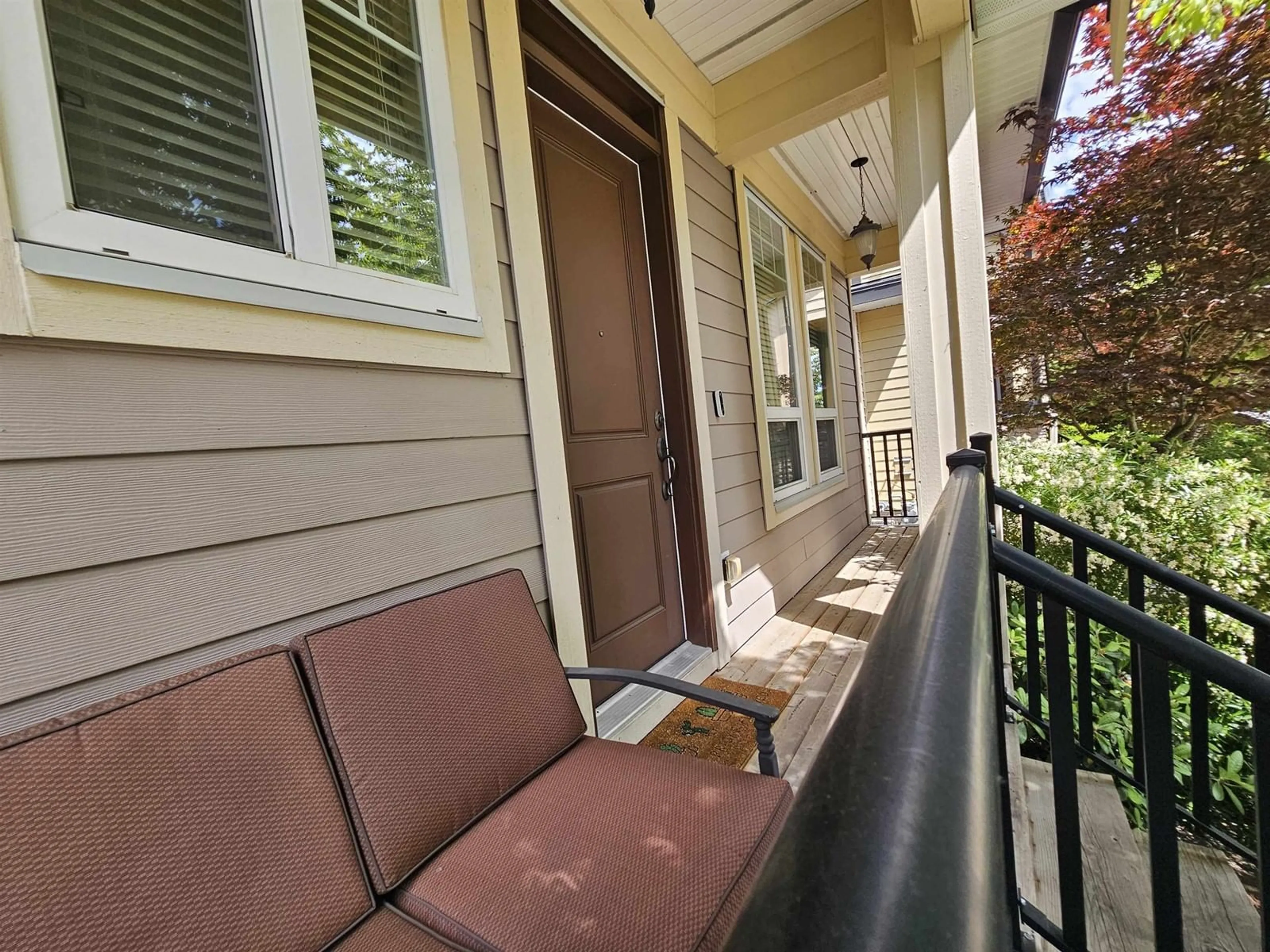 Patio, street for 21007 77, Langley British Columbia V2Y0L1