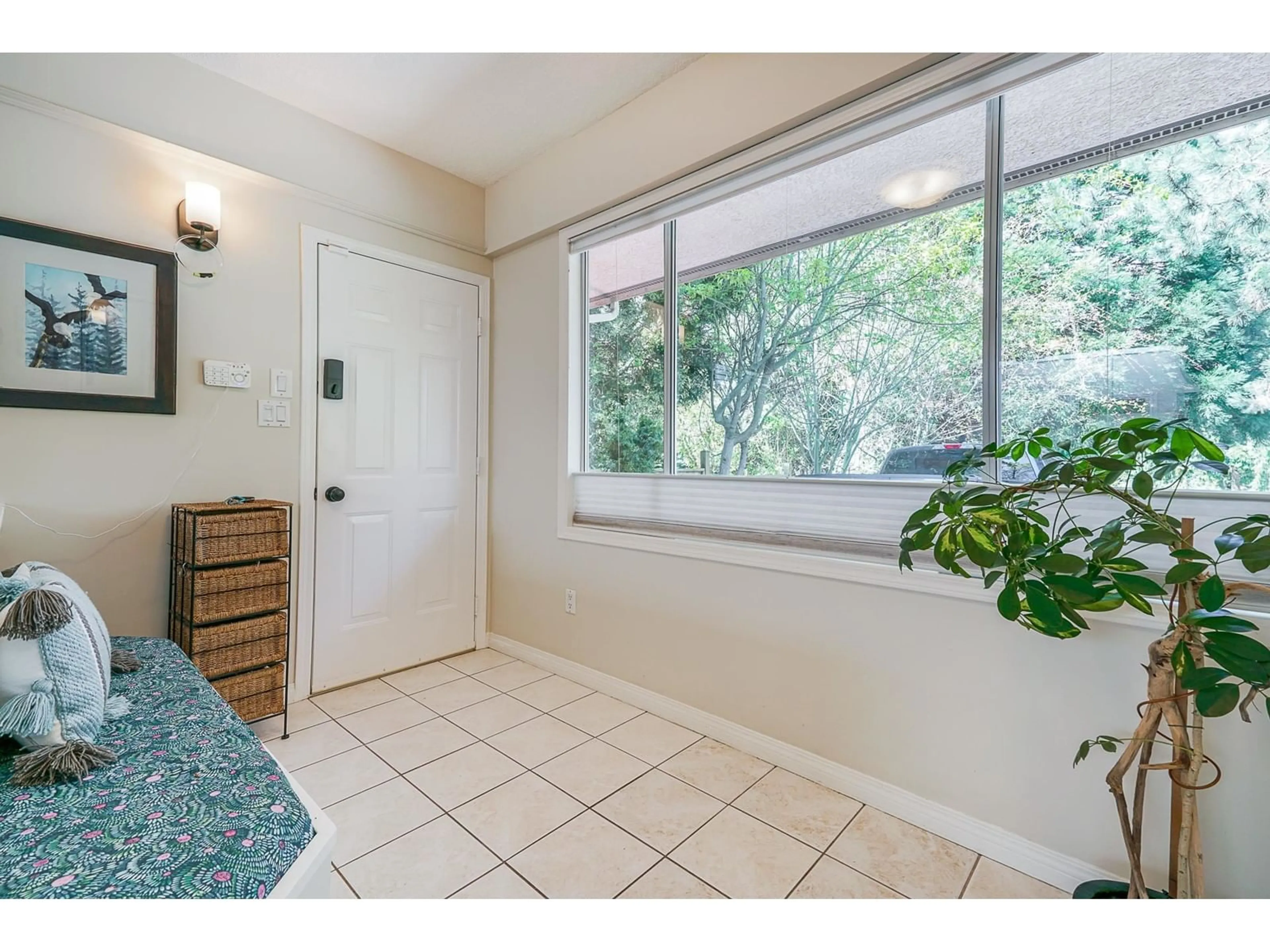 Indoor entryway for 15460 26, Surrey British Columbia V4P1C6