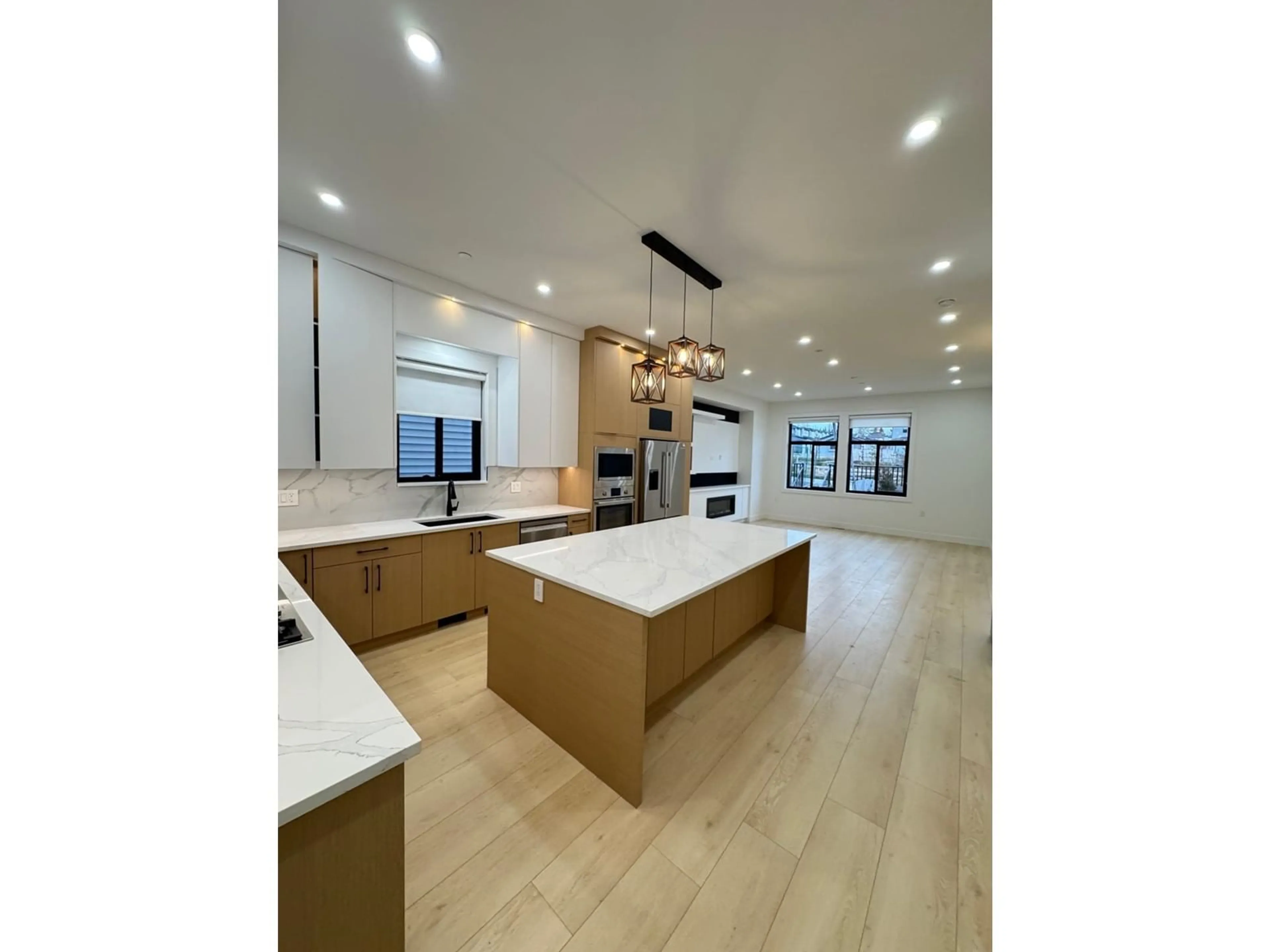 Open concept kitchen, unknown for 7621 197, Langley British Columbia V3A7X8