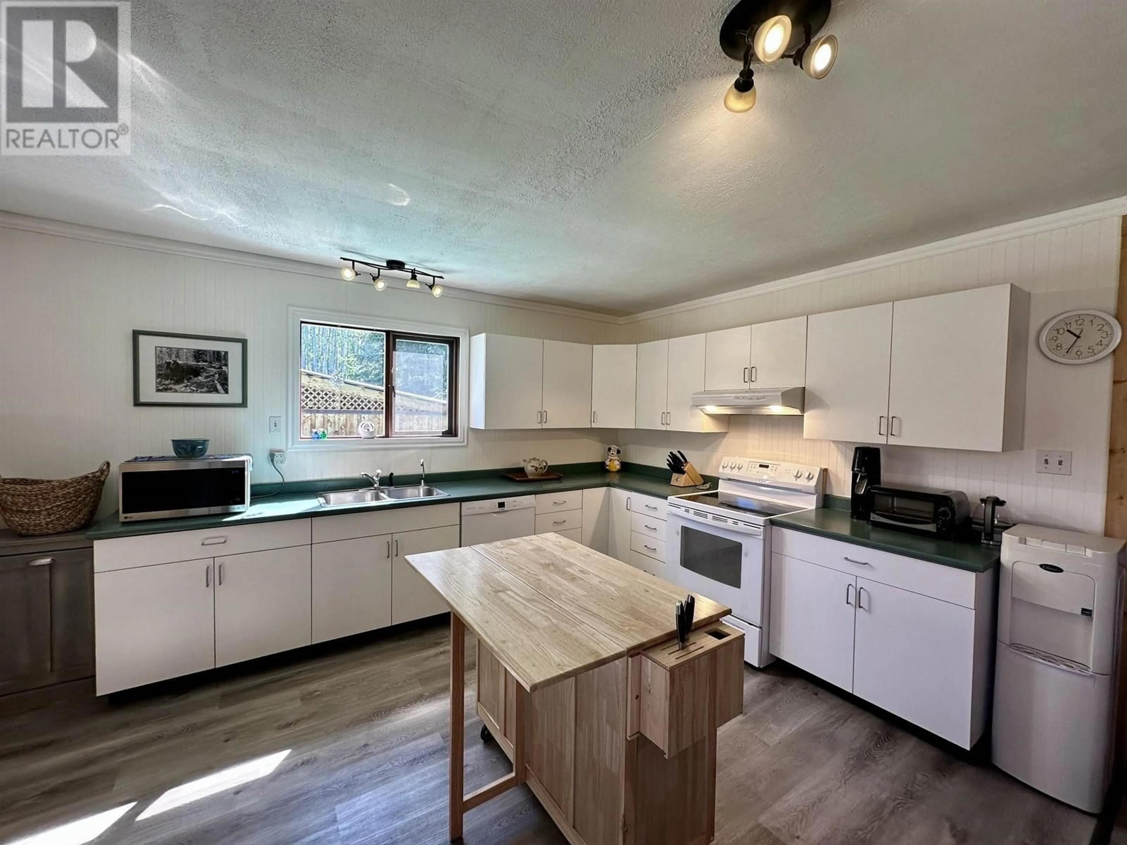 Open concept kitchen, unknown for 20193 FAREWELL CREEK ROAD, Telkwa British Columbia V0J2X2