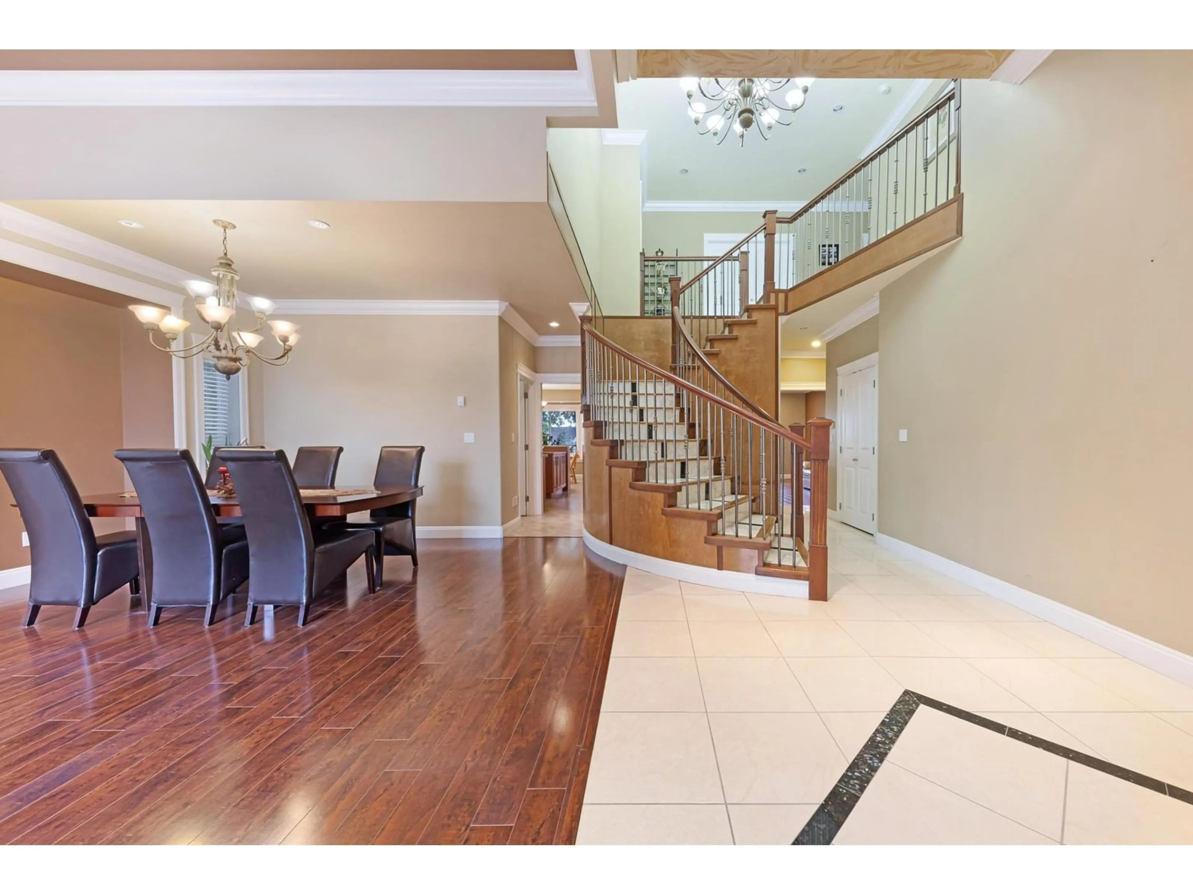 Indoor foyer for 12646 60A, Surrey British Columbia V3X0A7