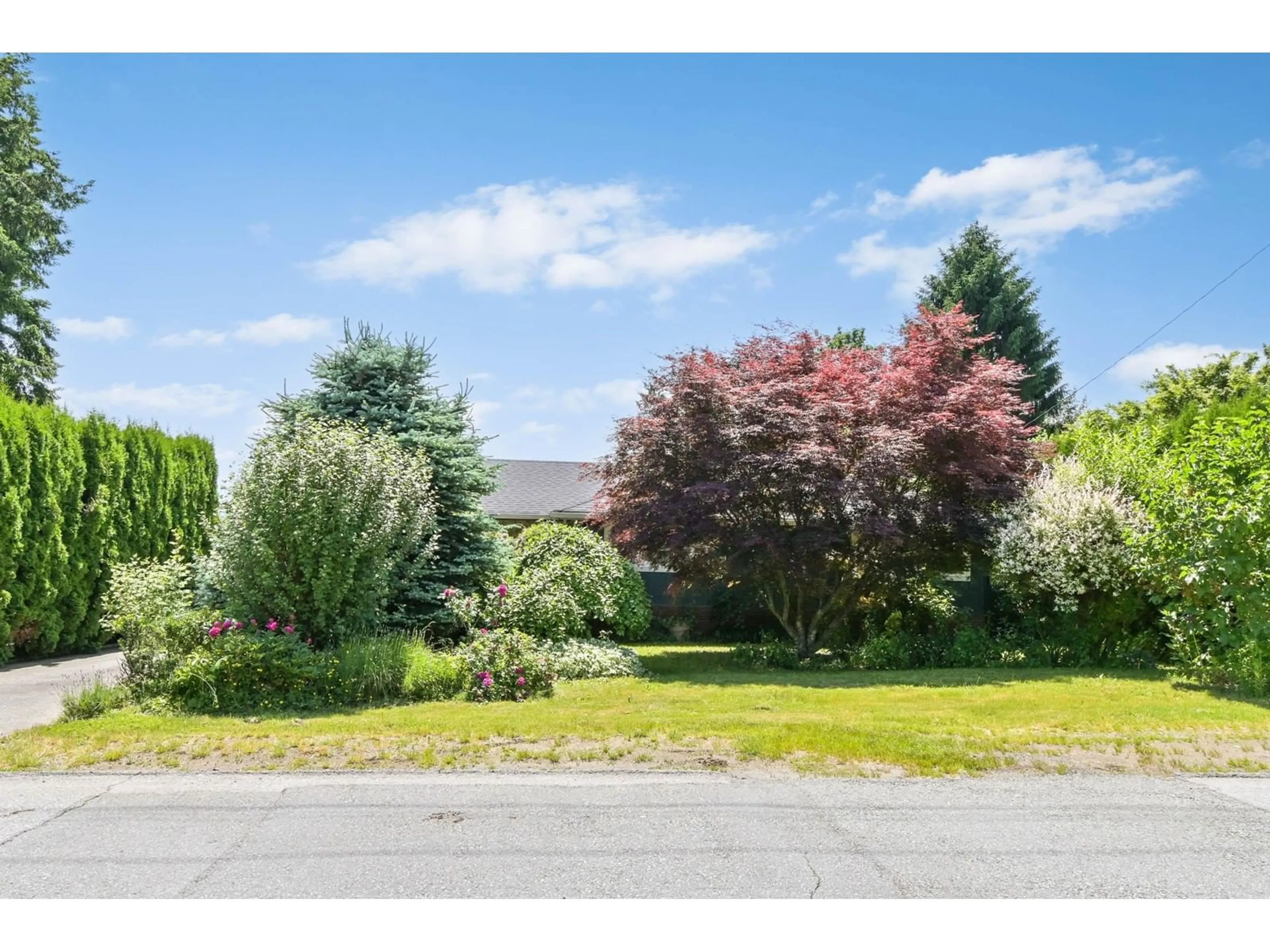 A pic from outside/outdoor area/front of a property/back of a property/a pic from drone, unknown for 32870 2ND, Mission British Columbia V2V1J2
