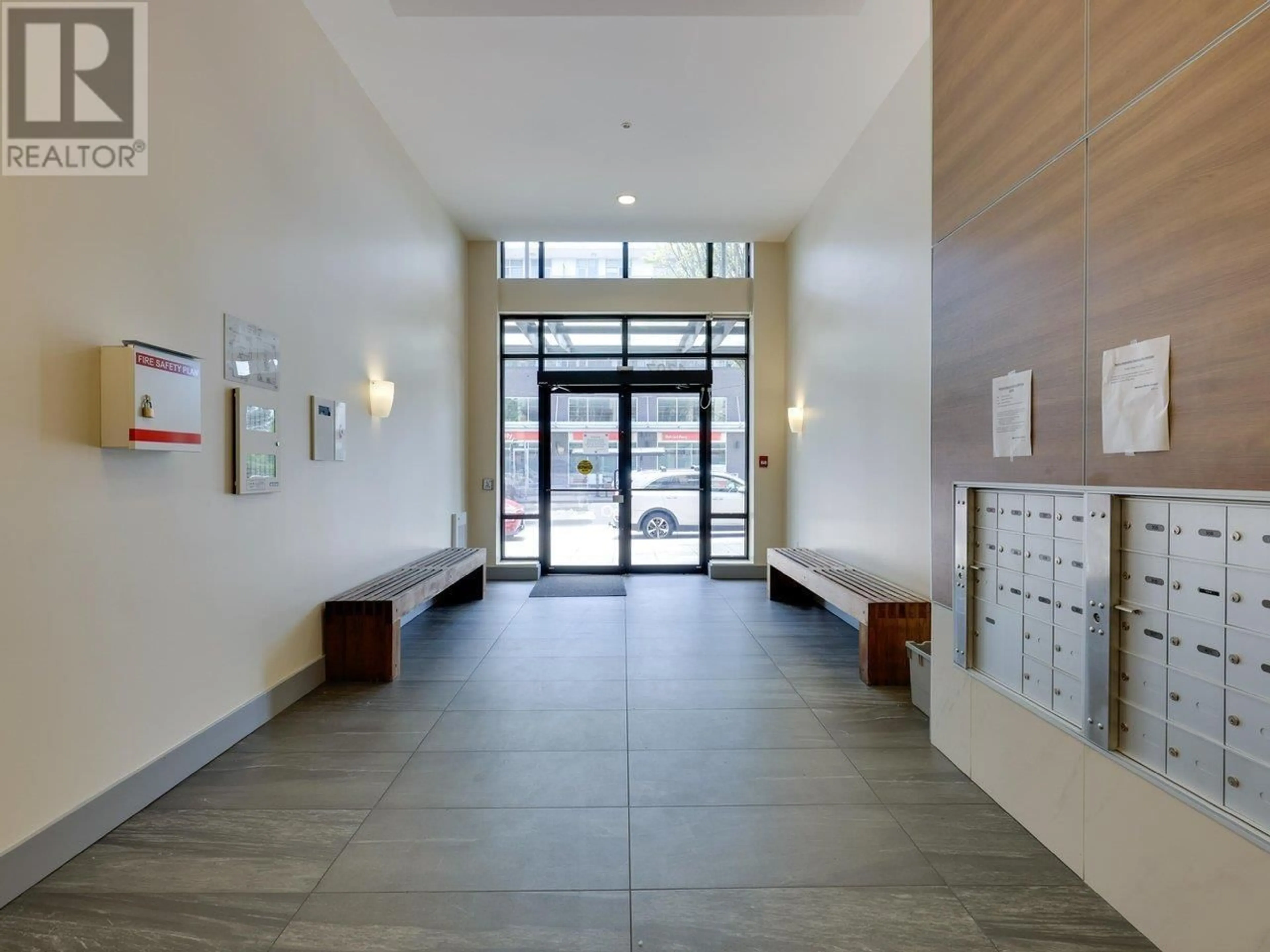 Indoor foyer for 409 - 4307 HASTINGS STREET, Burnaby British Columbia V5C2J7