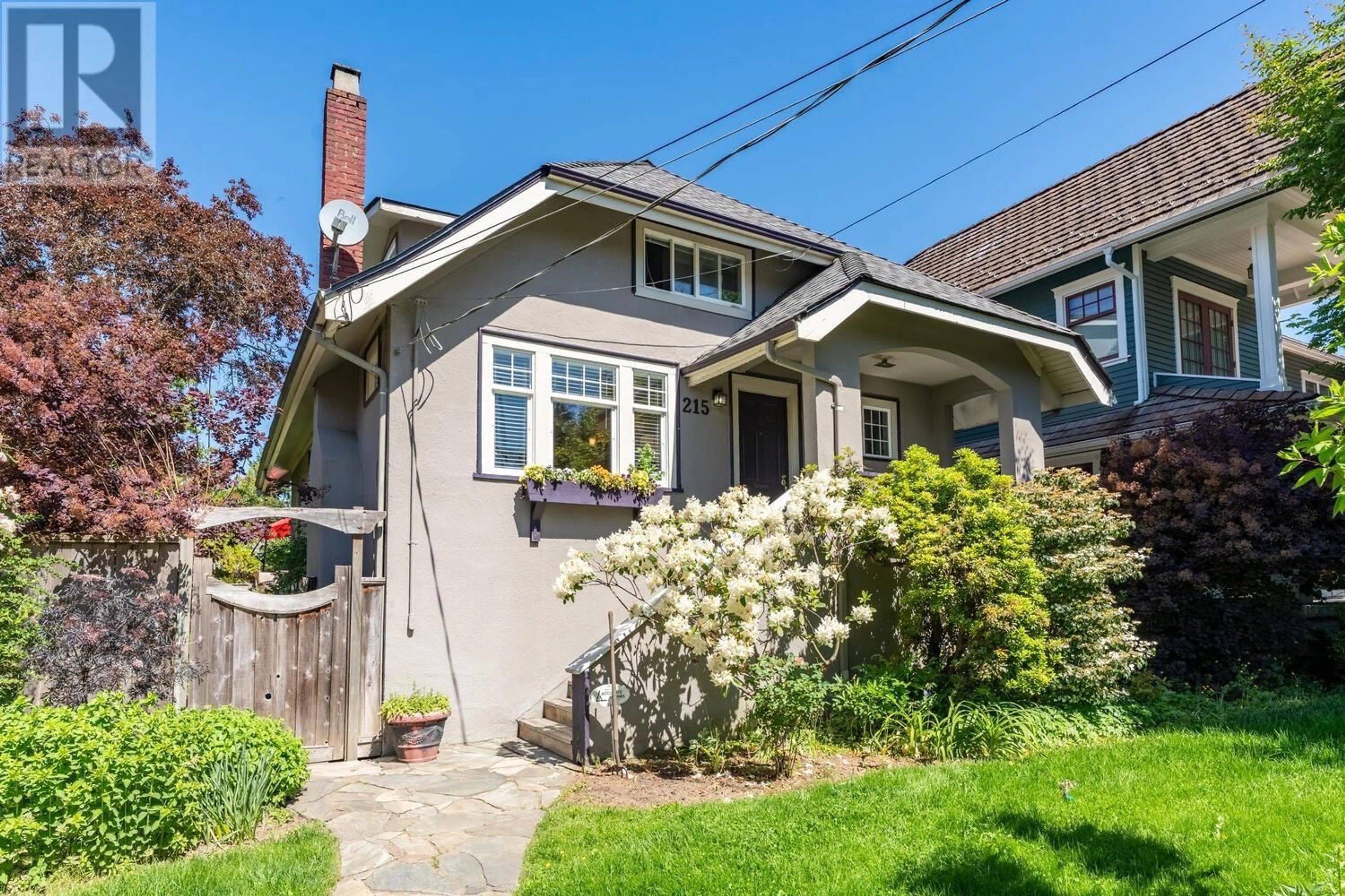 Home with brick exterior material, street for 215 3RD AVENUE, New Westminster British Columbia V3L1L9