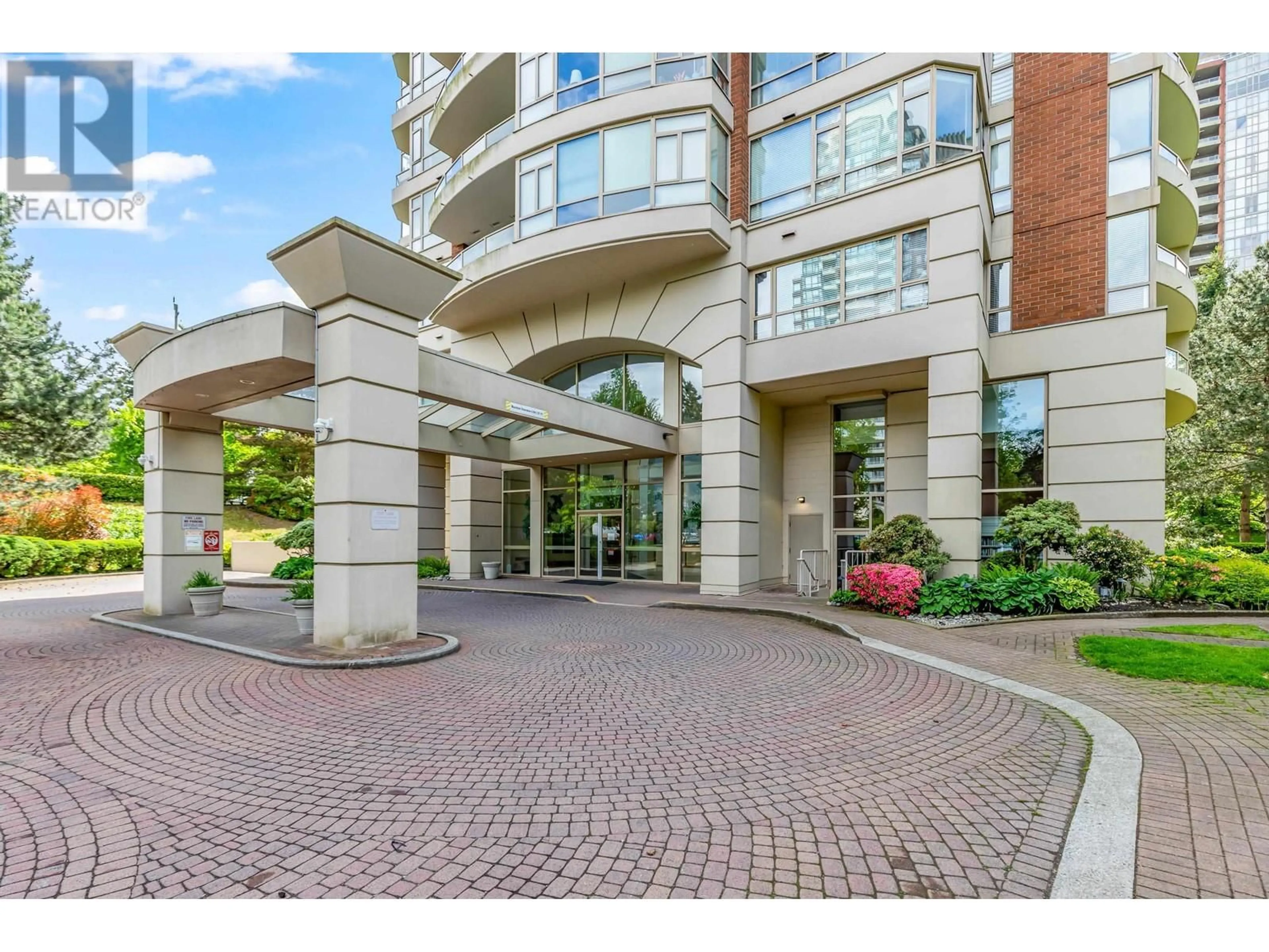 Indoor foyer for 907 - 6838 STATION HILL DRIVE, Burnaby British Columbia V3N5A4