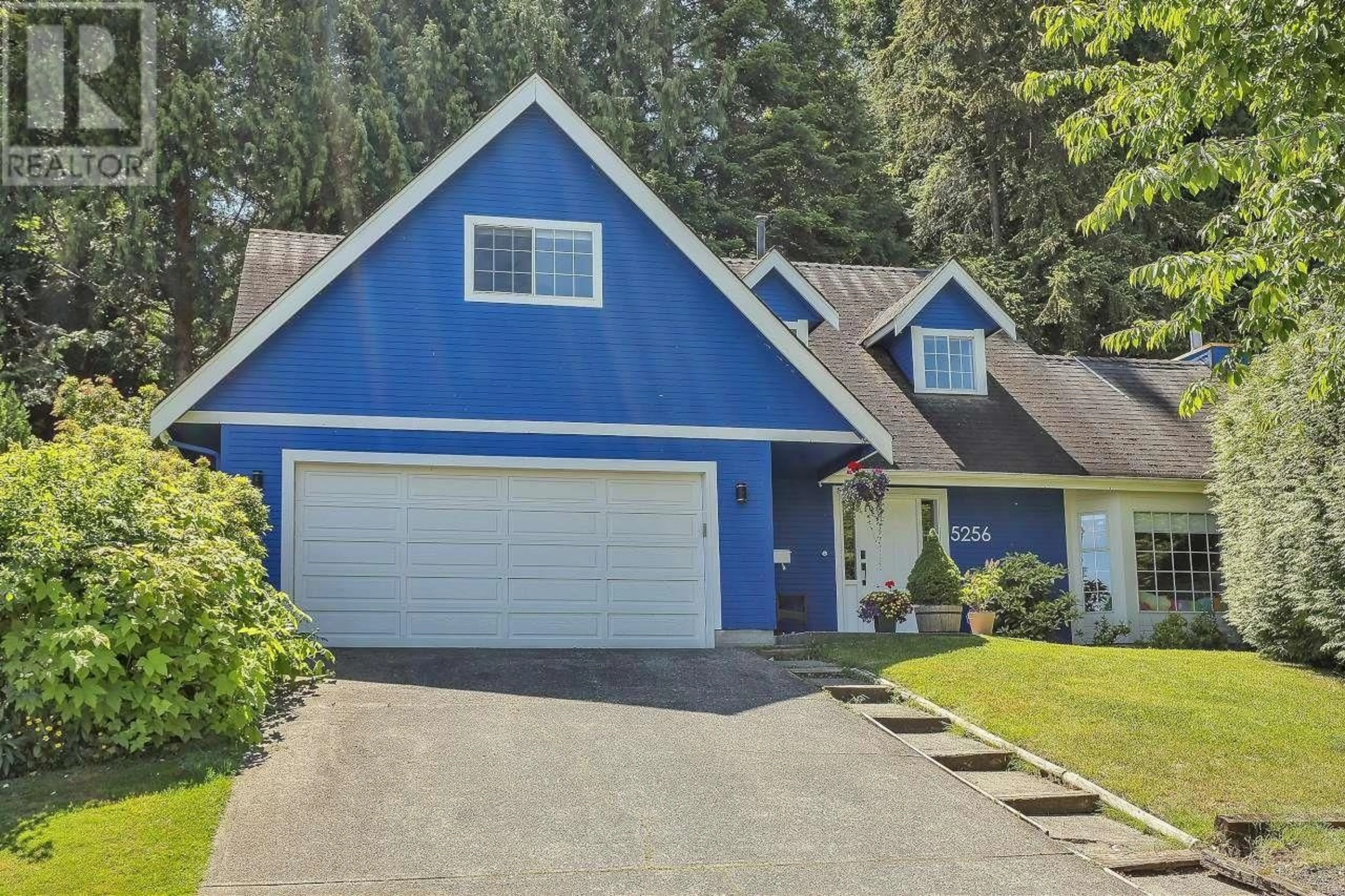 Home with vinyl exterior material, street for 5256 CAMBRIDGE COURT, Tsawwassen British Columbia V4M3Z1