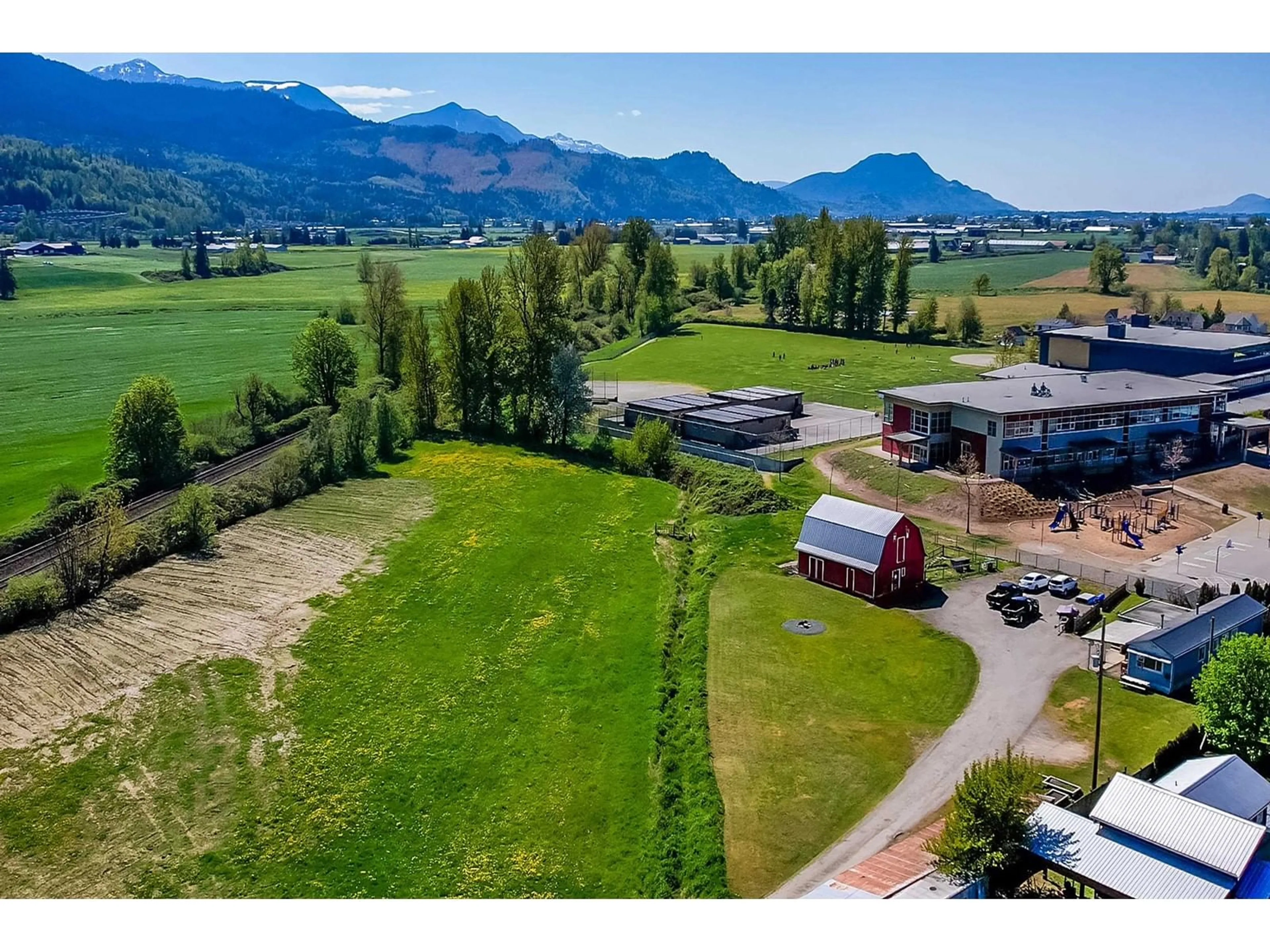 A pic from outside/outdoor area/front of a property/back of a property/a pic from drone, mountain view for 50960 NEVIN ROAD, Chilliwack British Columbia V0X1X2