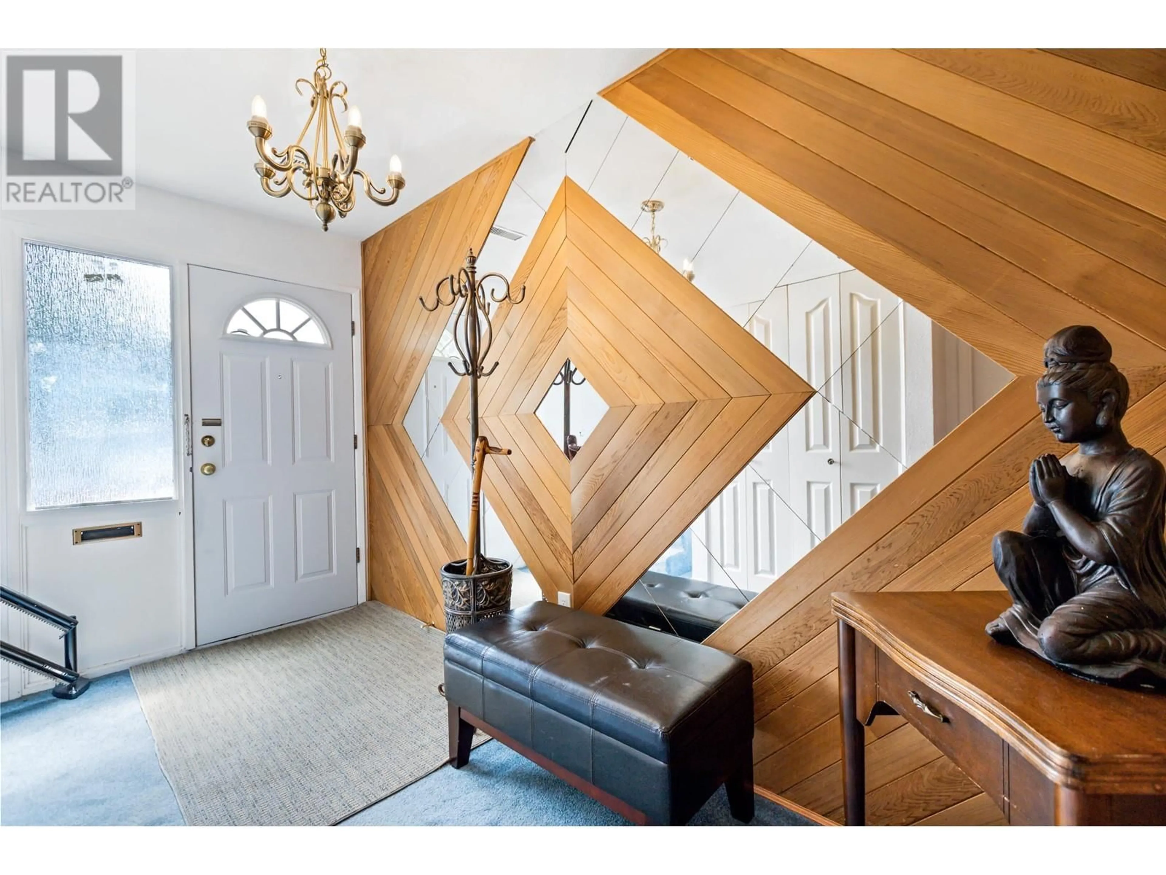 Indoor entryway for 845 PRAIRIE AVENUE, Port Coquitlam British Columbia V3B1R9