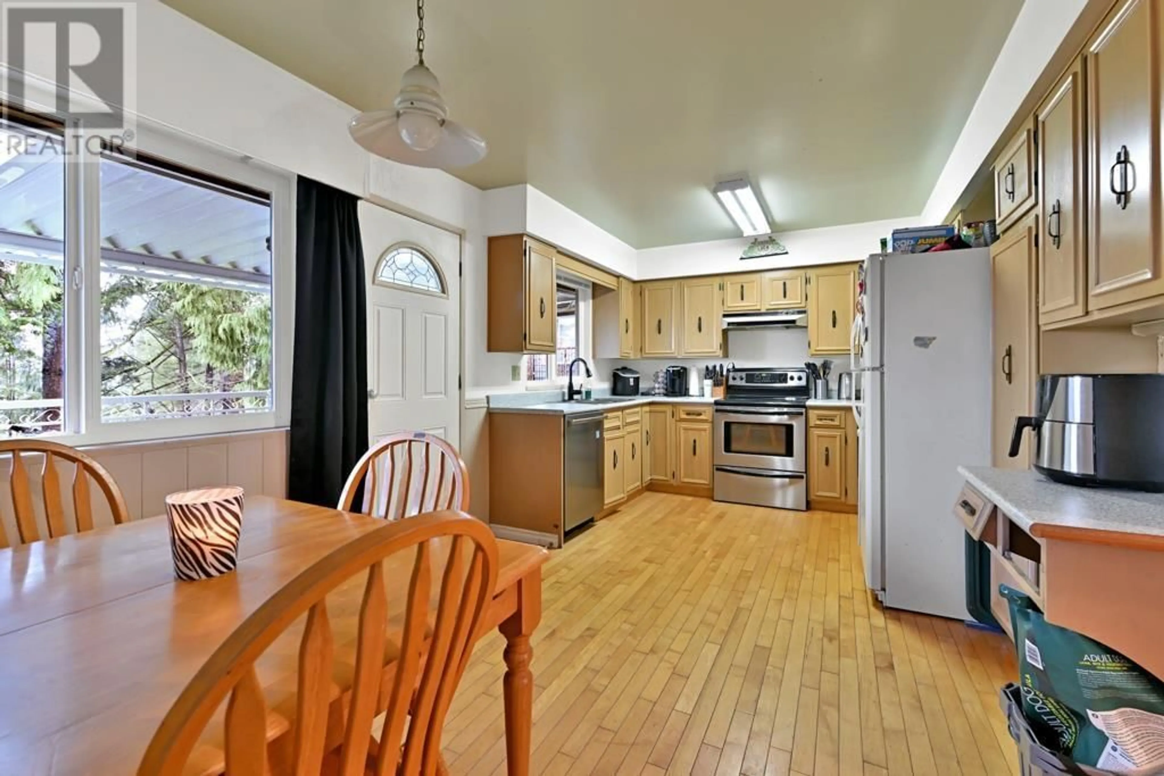 Standard kitchen, unknown for 2512 PENSHURST COURT, Coquitlam British Columbia V3K5S1