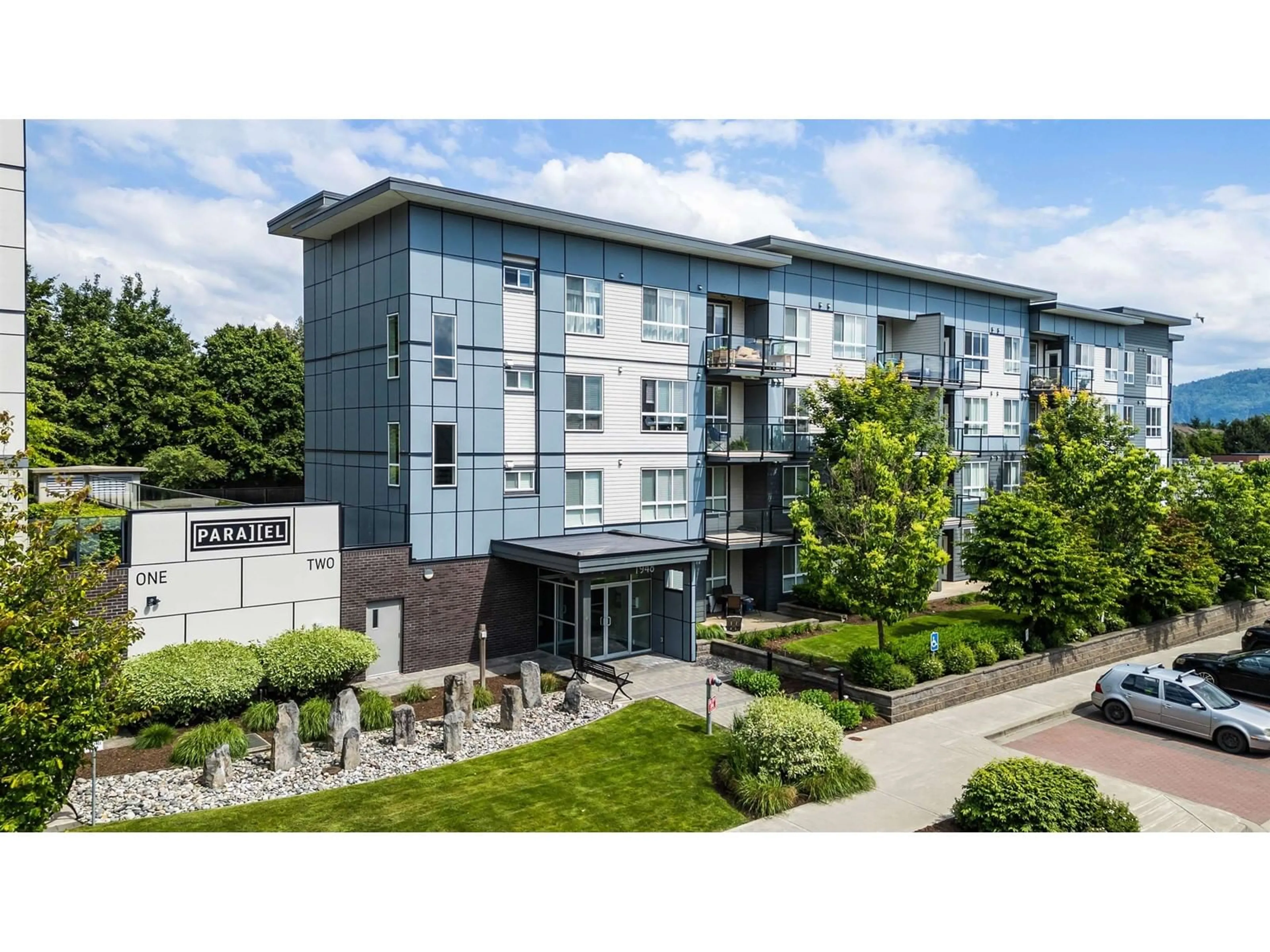 A pic from outside/outdoor area/front of a property/back of a property/a pic from drone, building for 308 - 1948 NORTH PARALLEL, Abbotsford British Columbia V3G0H2