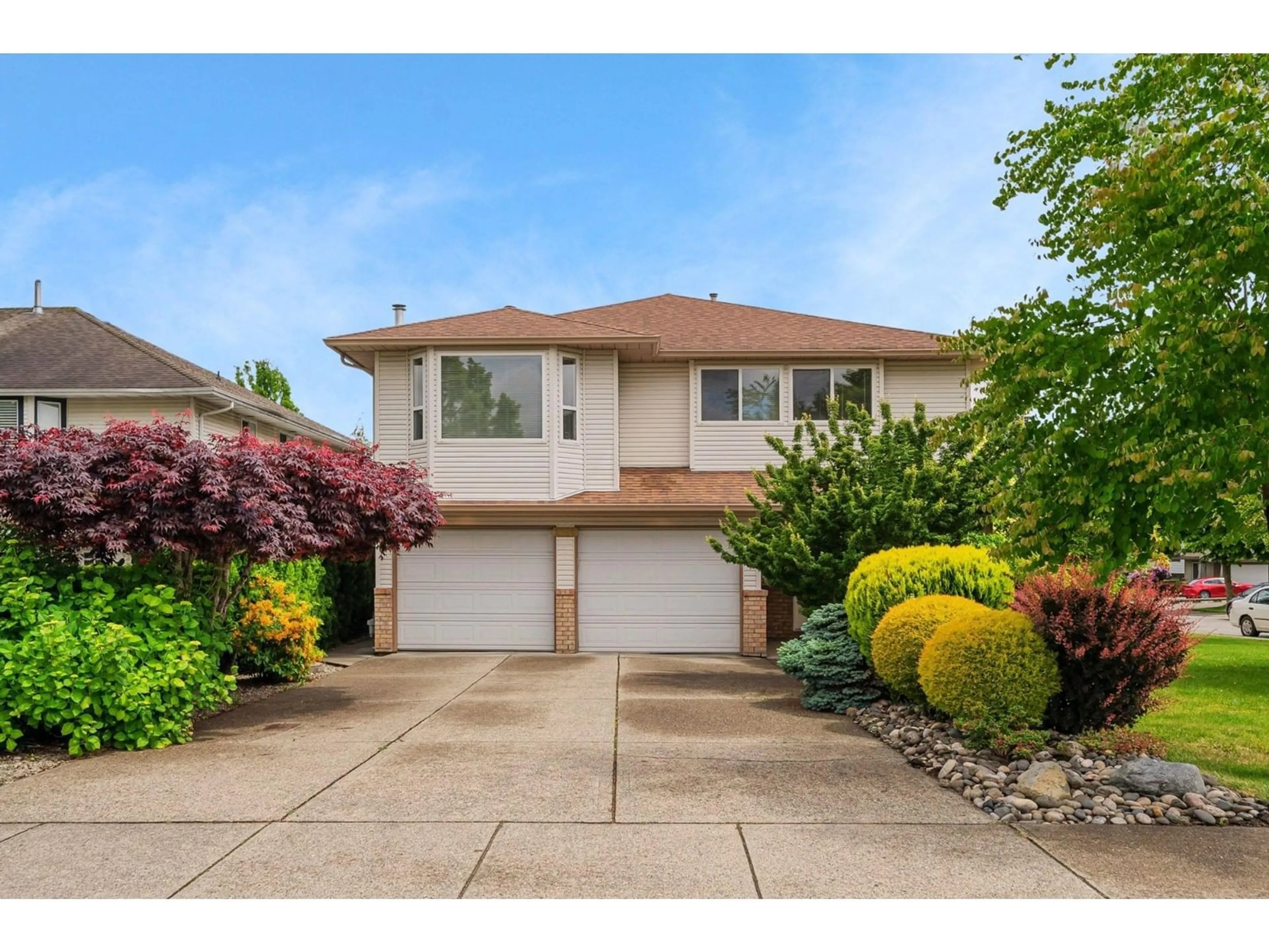 Home with vinyl exterior material, street for 2712 269, Langley British Columbia V4W3E6