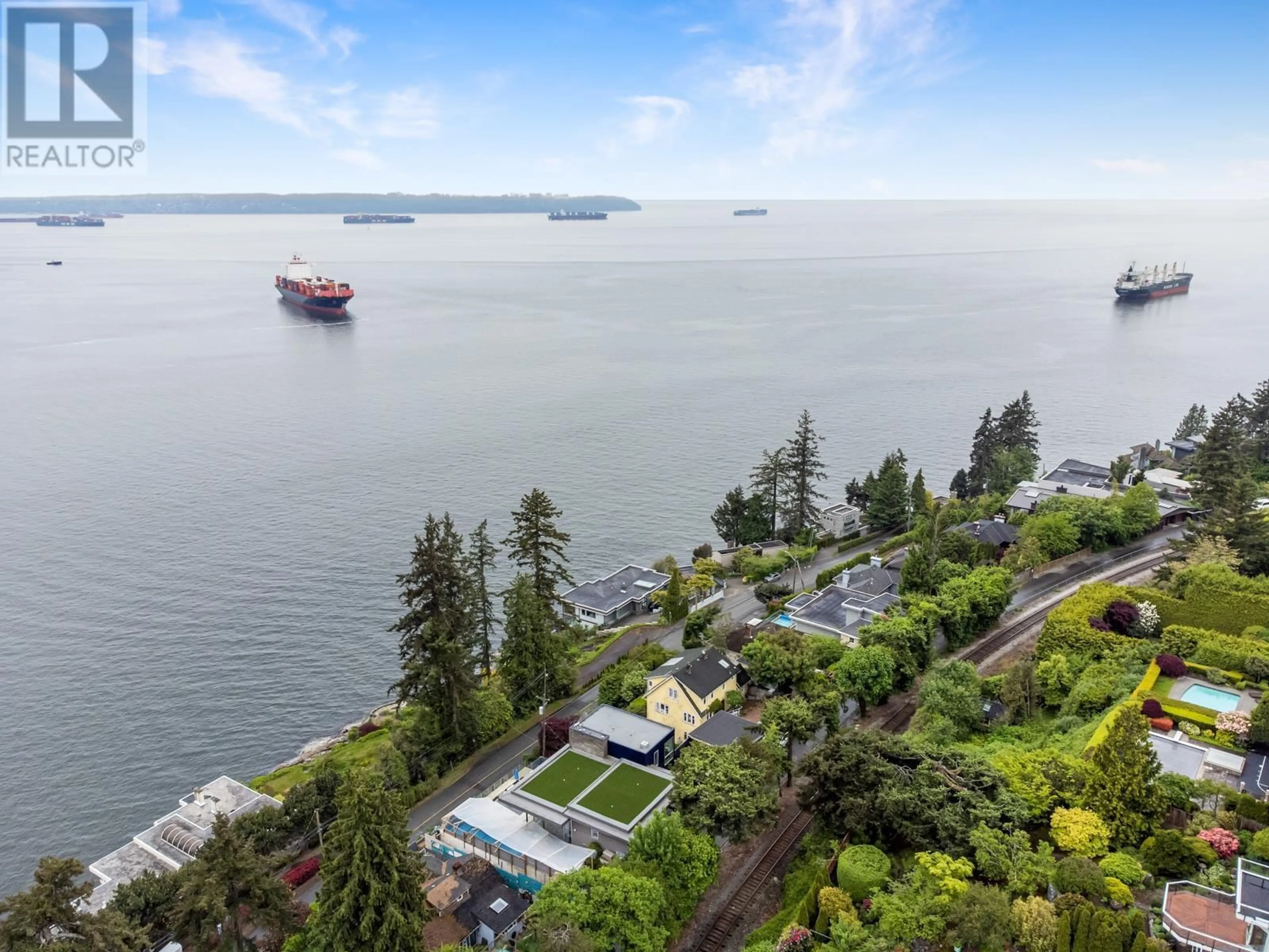 A pic from outside/outdoor area/front of a property/back of a property/a pic from drone, water/lake/river/ocean view for 3615 SUNSET LANE, West Vancouver British Columbia V7V1N3