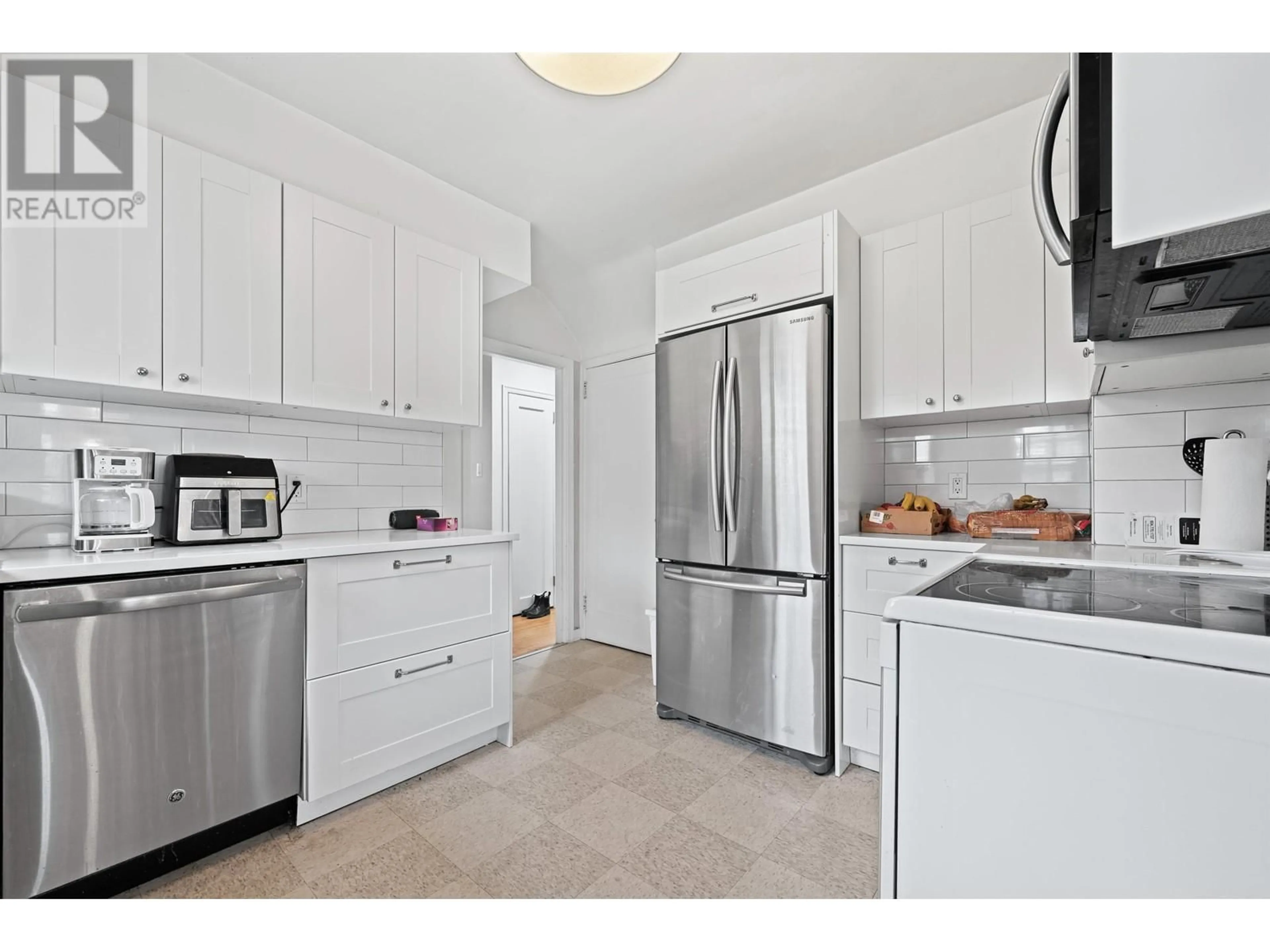 Standard kitchen, unknown for 2187 KINGS AVENUE, West Vancouver British Columbia V7V2B9