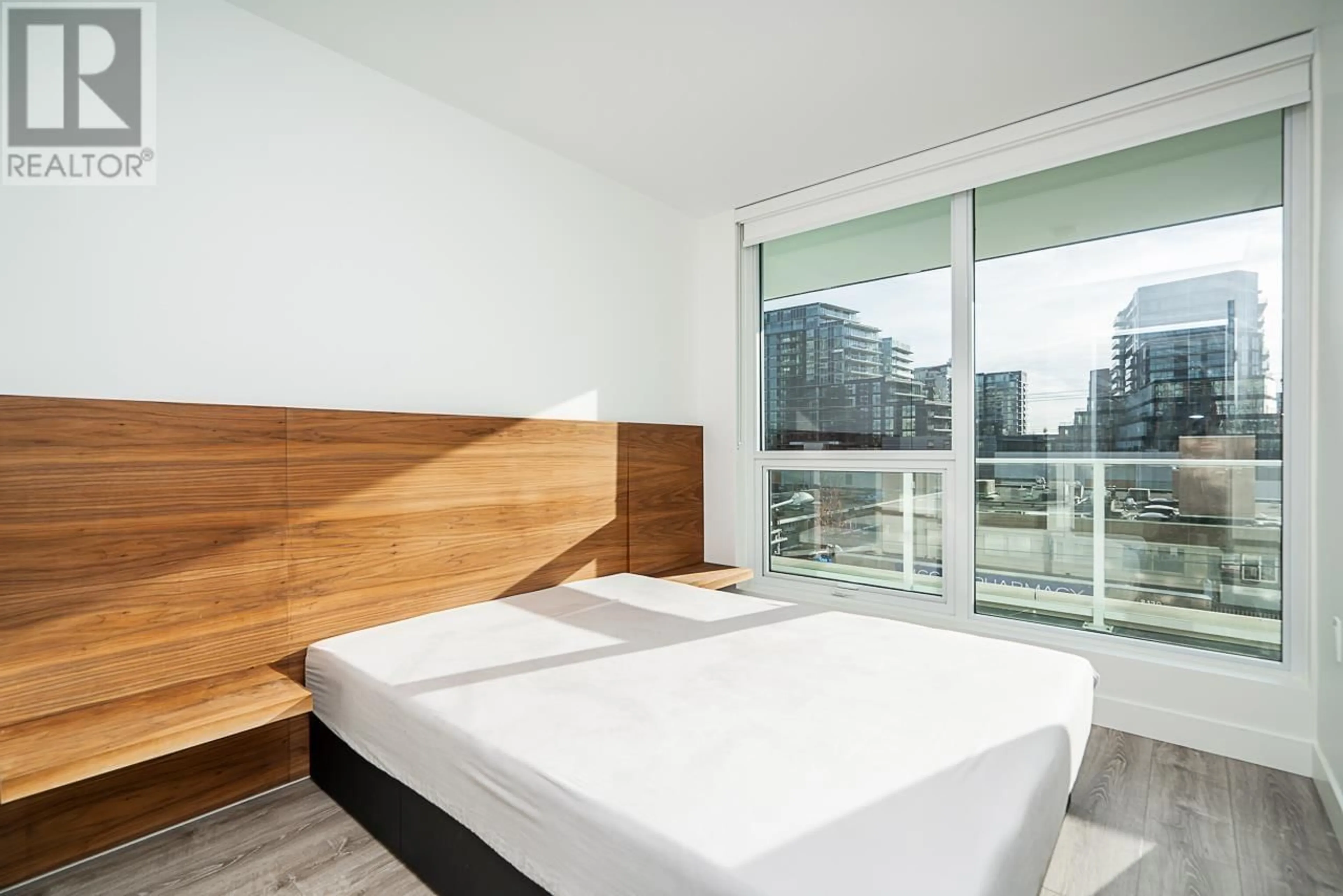 Bedroom with bed, wood/laminate floor for 432 - 8133 COOK ROAD, Richmond British Columbia V6Y0L7