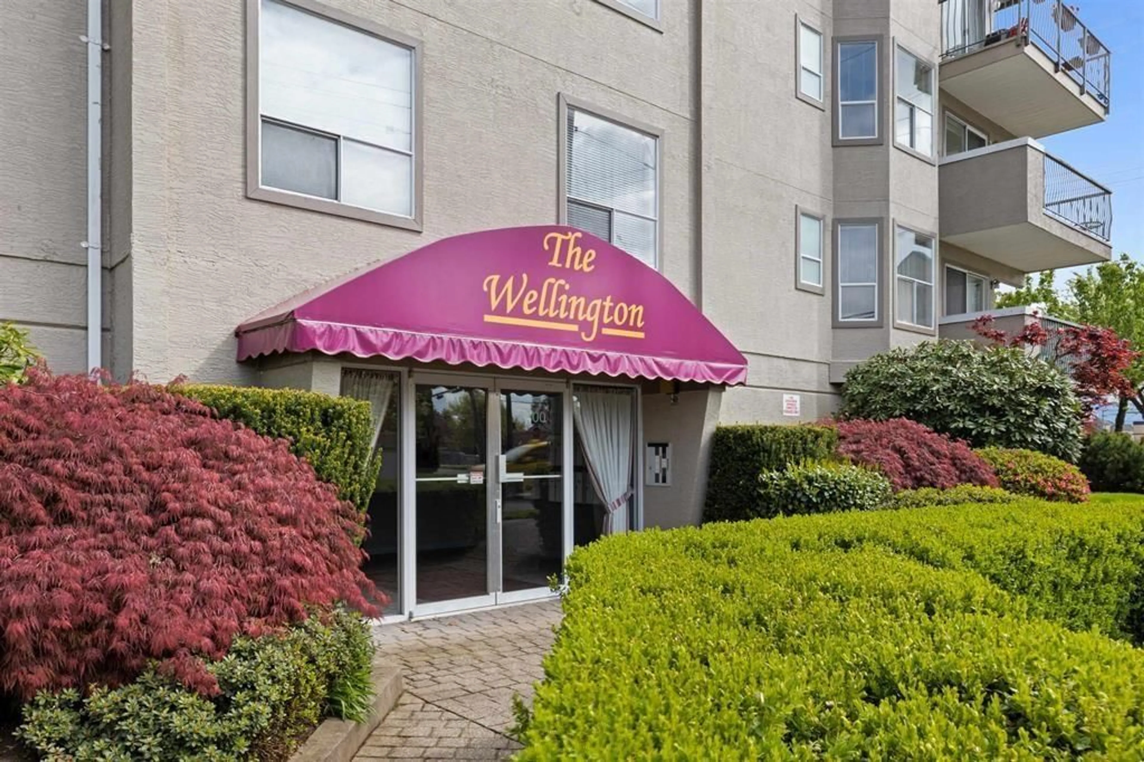Indoor foyer for 204 - 9400 COOK STREET, Chilliwack British Columbia V2P4J6