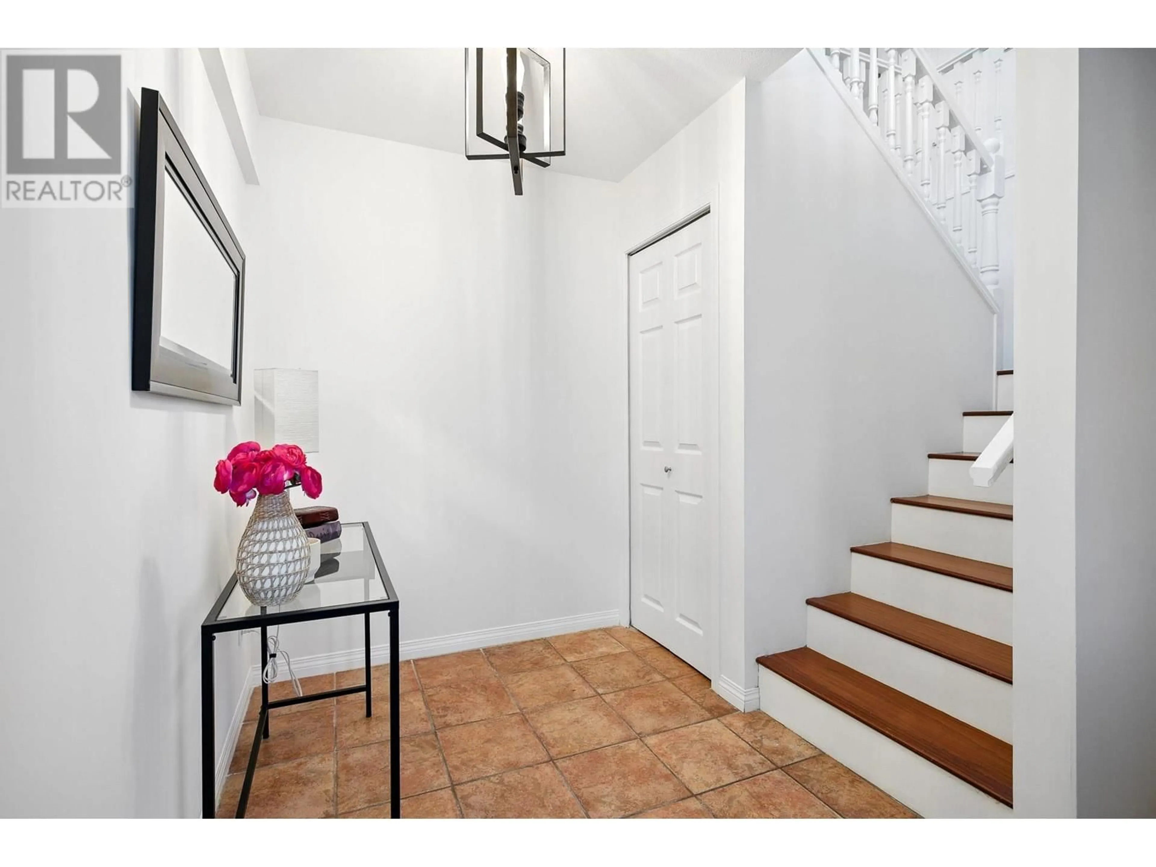 Indoor entryway for 11684 206A STREET, Maple Ridge British Columbia V2X0X8