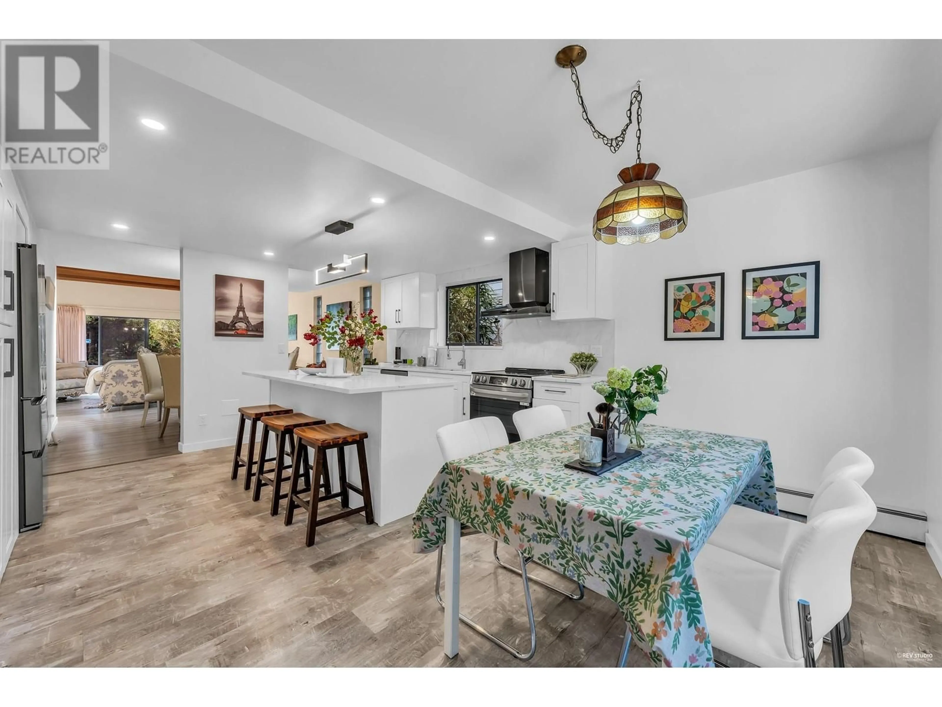 Open concept kitchen, ceramic/tile floor for 1040 JEFFERSON AVENUE, West Vancouver British Columbia V7T2A5