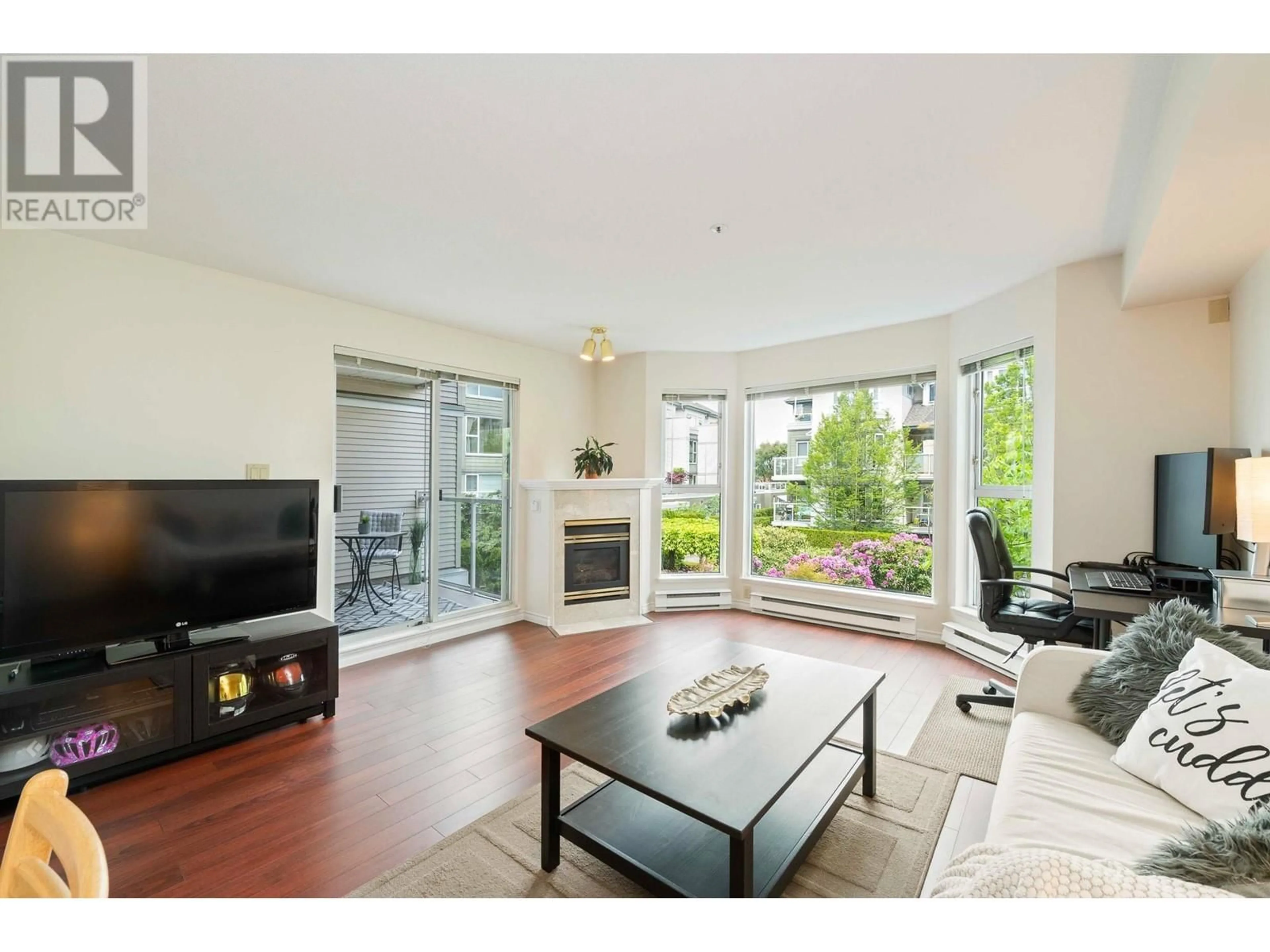Living room with furniture, unknown for 202 - 225 19TH AVENUE, Vancouver British Columbia V5V1J3