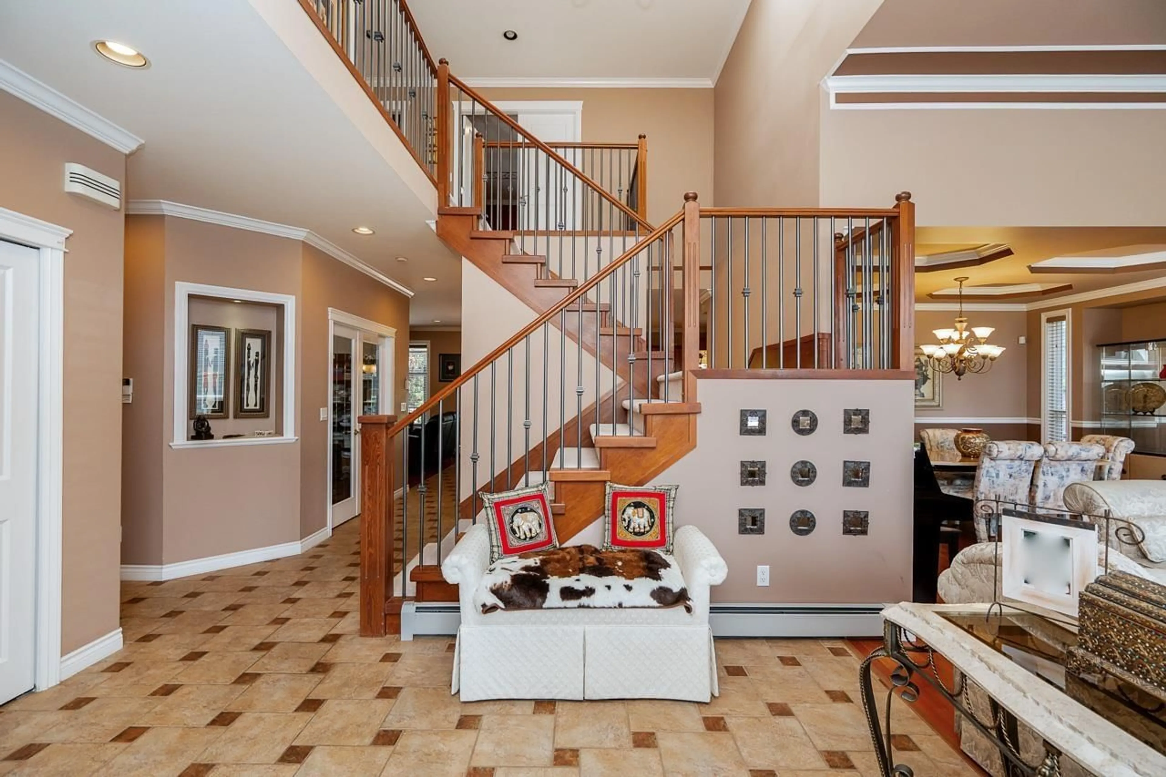 Indoor foyer for 15281 83B, Surrey British Columbia V3S8M8