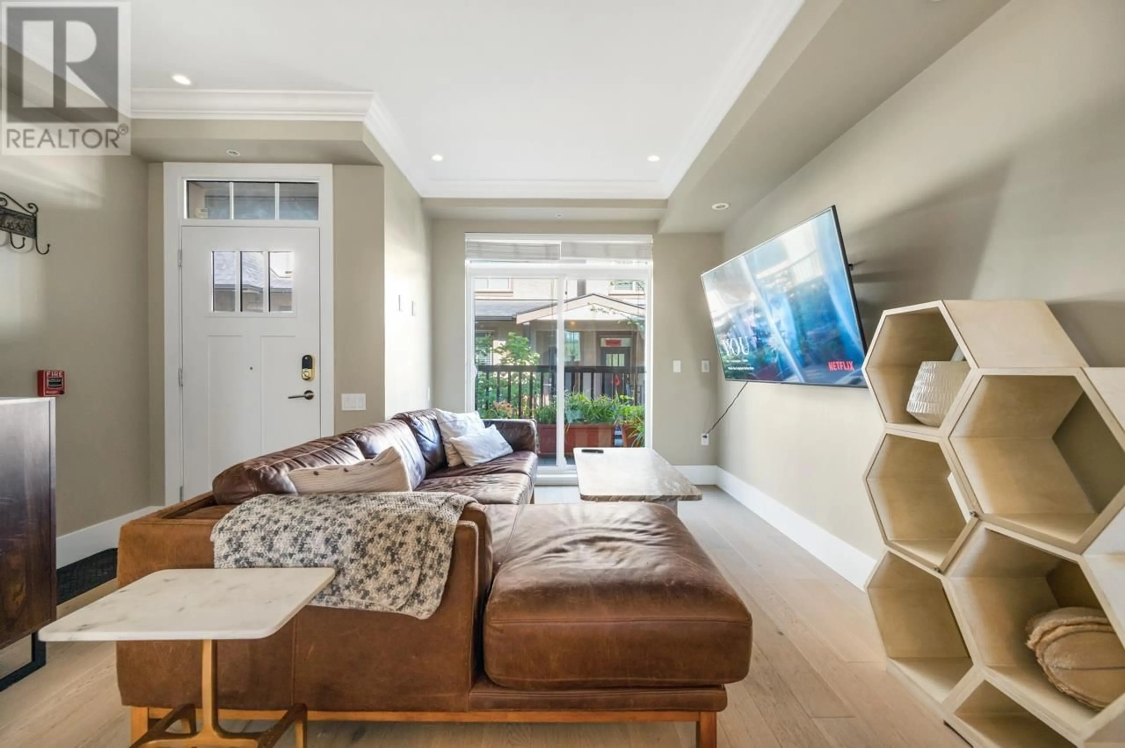 Living room with furniture, unknown for 7537 YUKON STREET, Vancouver British Columbia V5X2Y4