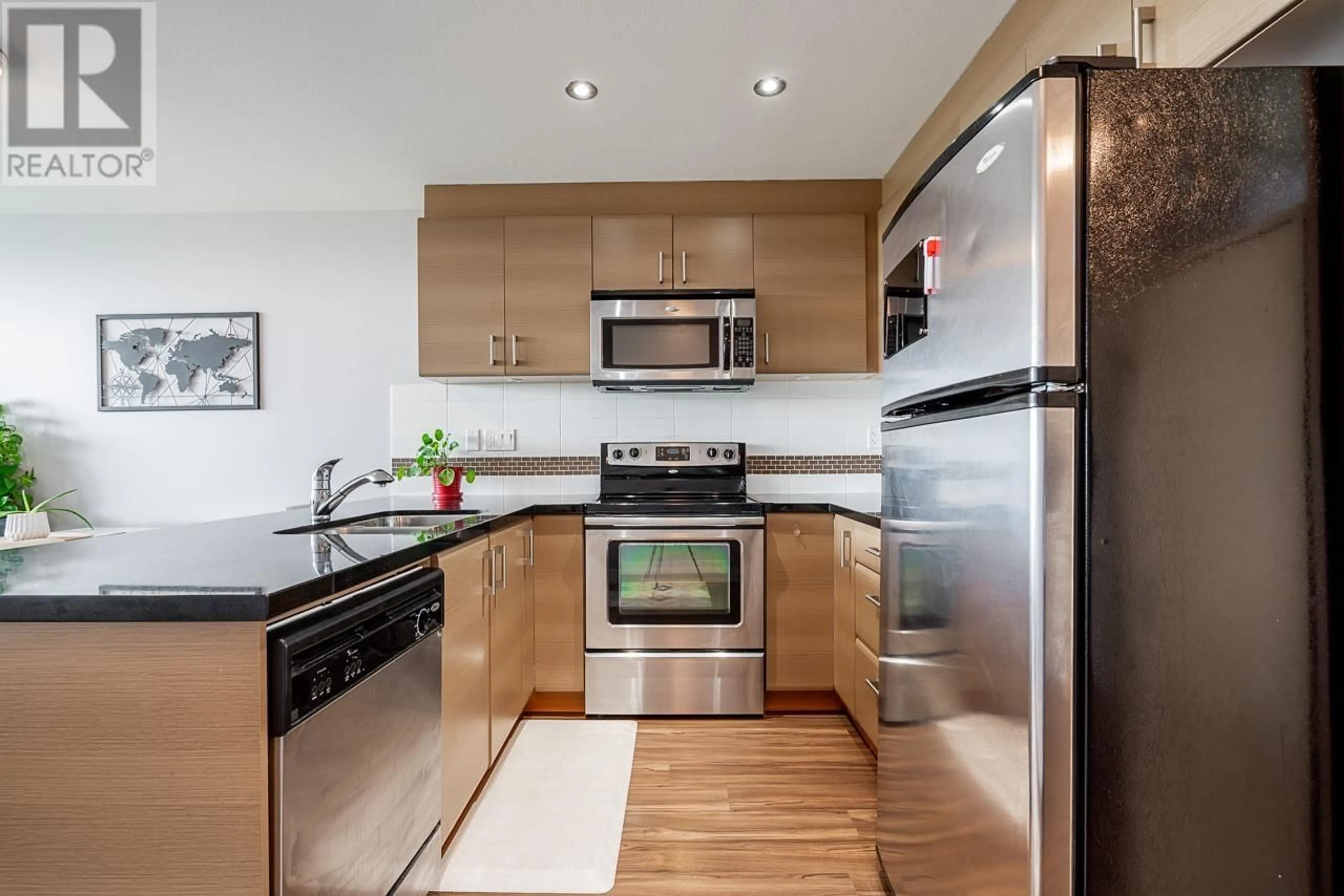 Standard kitchen, wood/laminate floor for 906 - 12069 HARRIS ROAD, Pitt Meadows British Columbia V3Y0C8