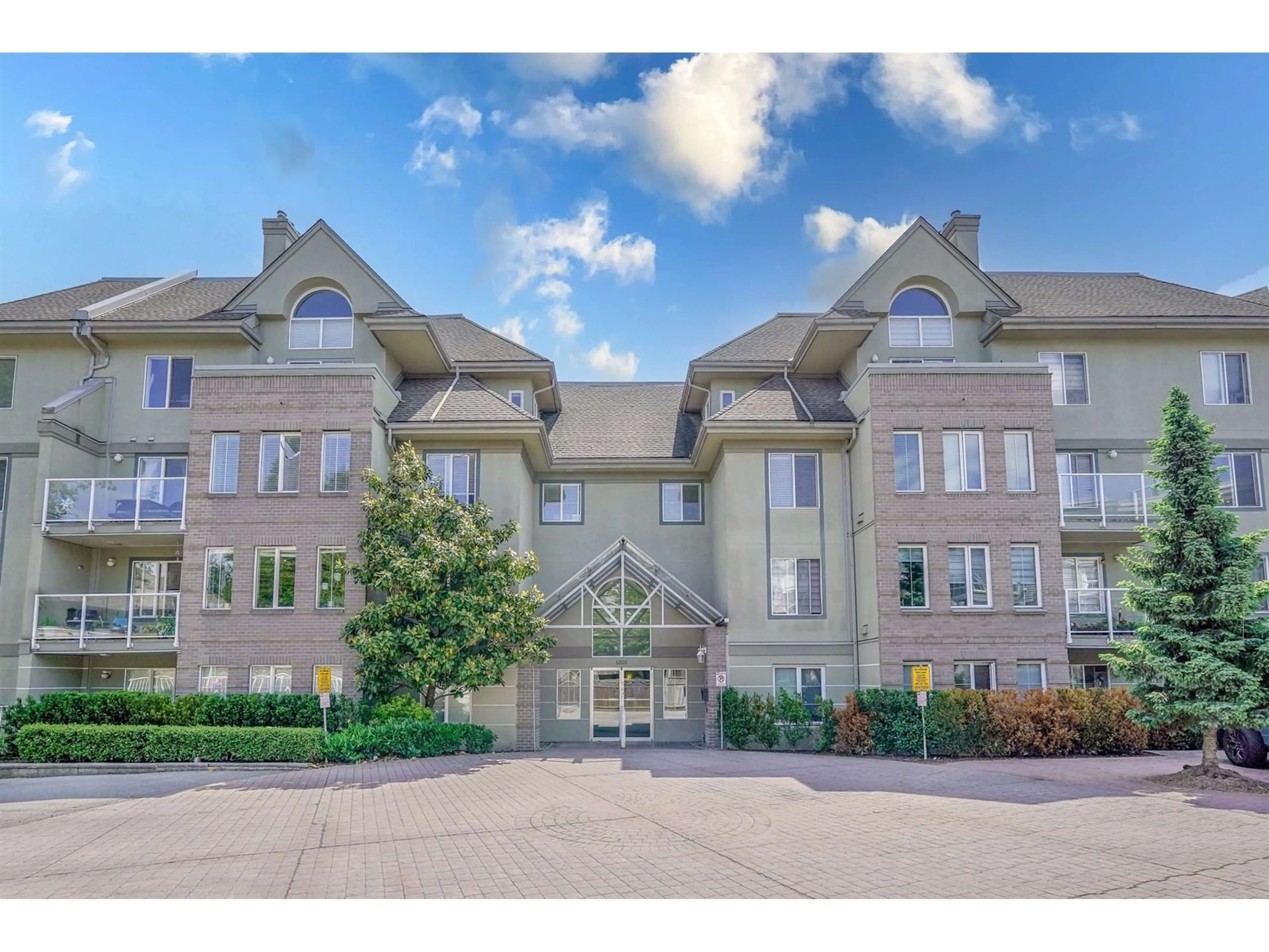 Indoor foyer for 208 - 12125 75A, Surrey British Columbia V3W1B9