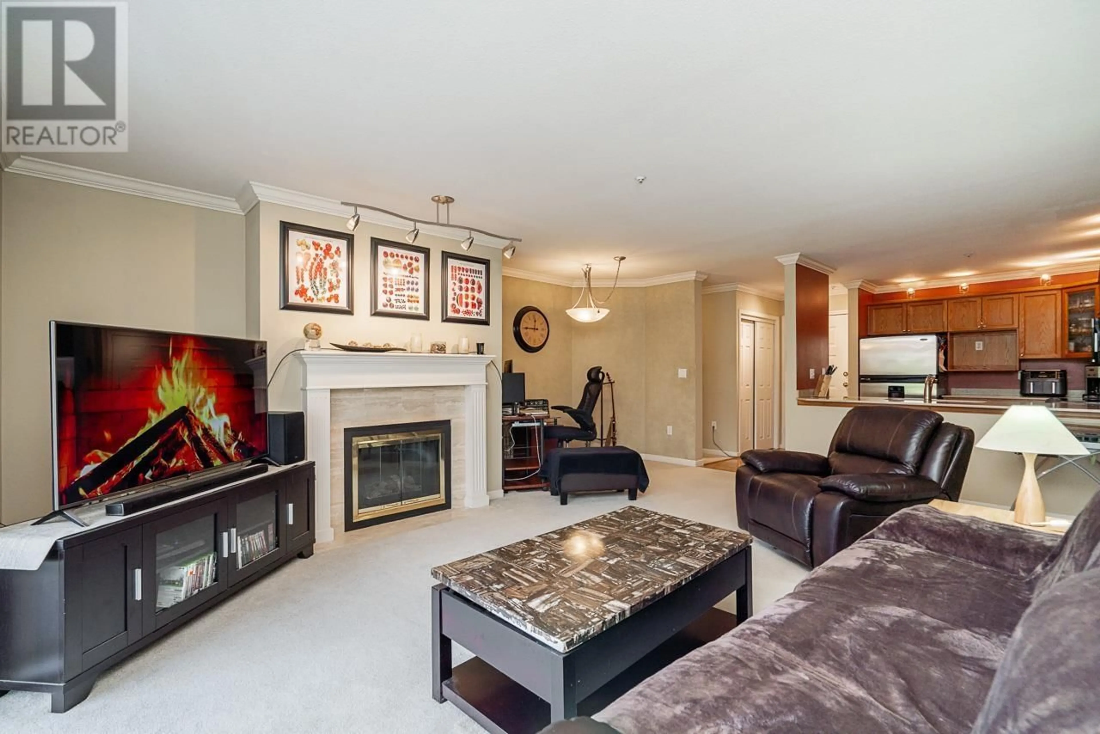 Living room with furniture, unknown for 206 - 48 RICHMOND STREET, New Westminster British Columbia V3L5P4