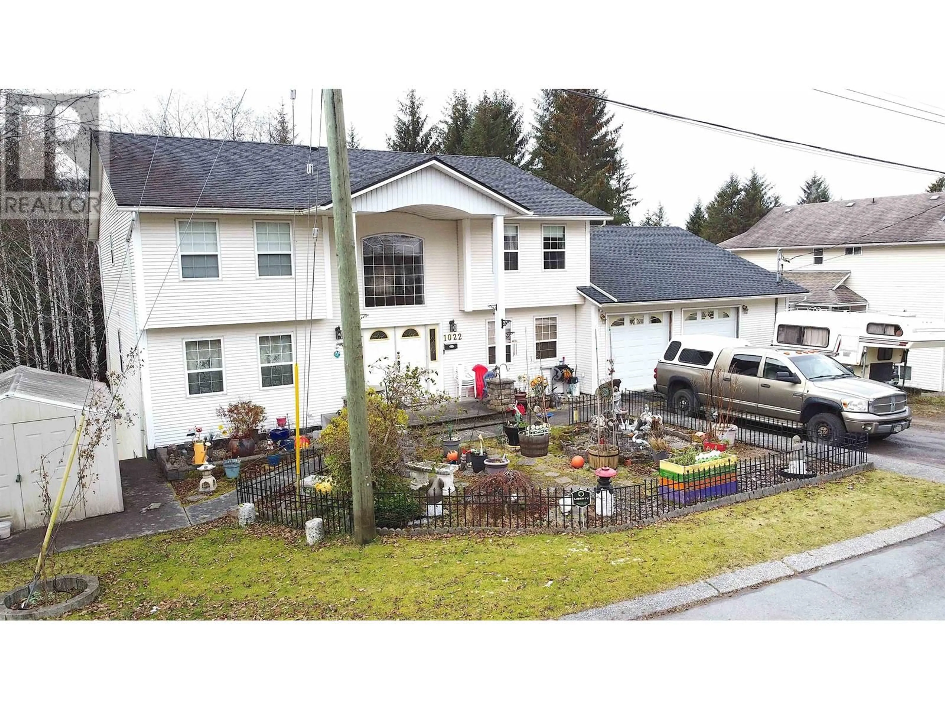 A pic from outside/outdoor area/front of a property/back of a property/a pic from drone, unknown for 1022 JUBILEE CRESCENT, Port Edward British Columbia V0V1G0