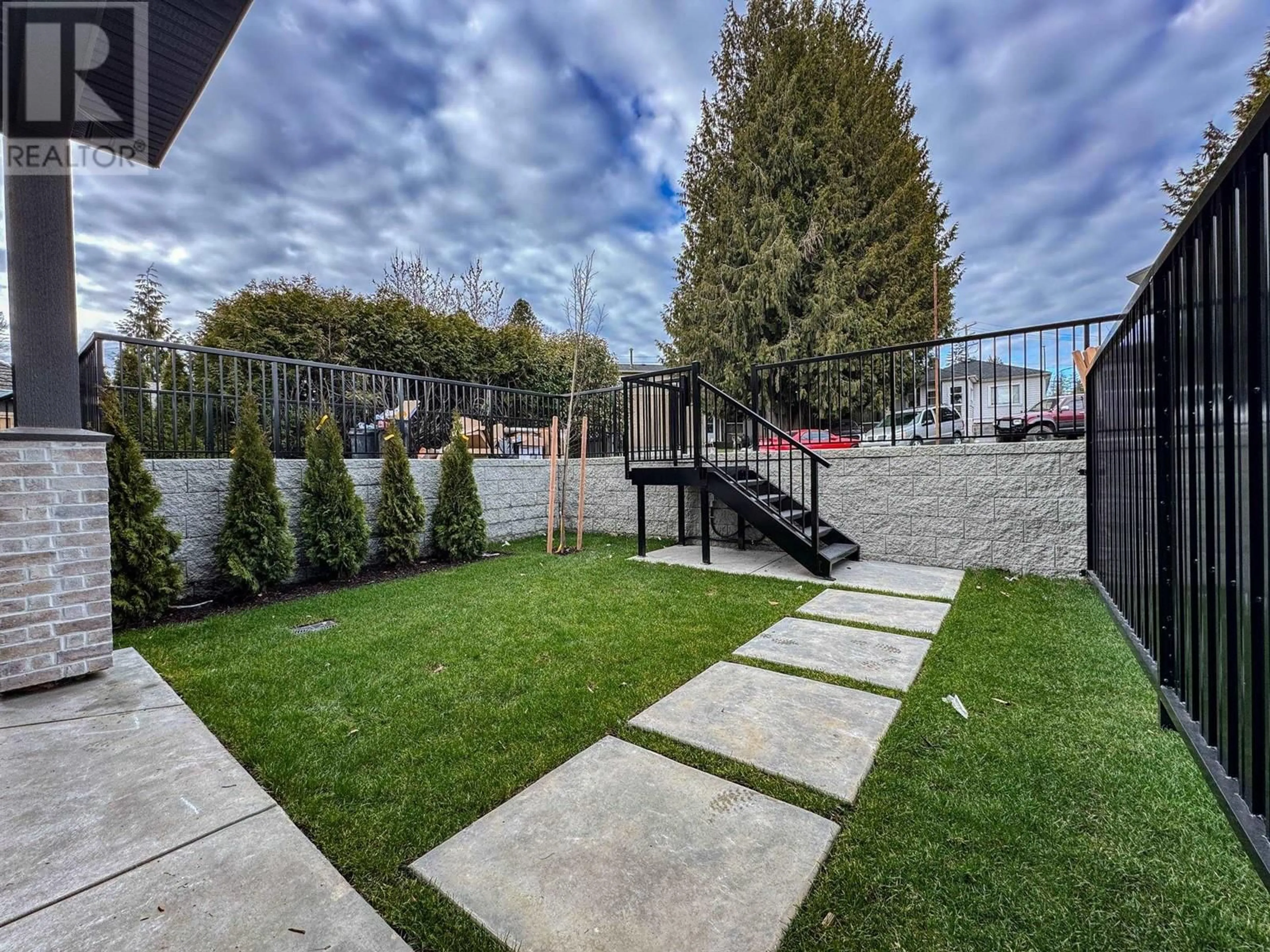 Patio, street for 103 - 941 DANSEY AVENUE, Coquitlam British Columbia V3K3G8