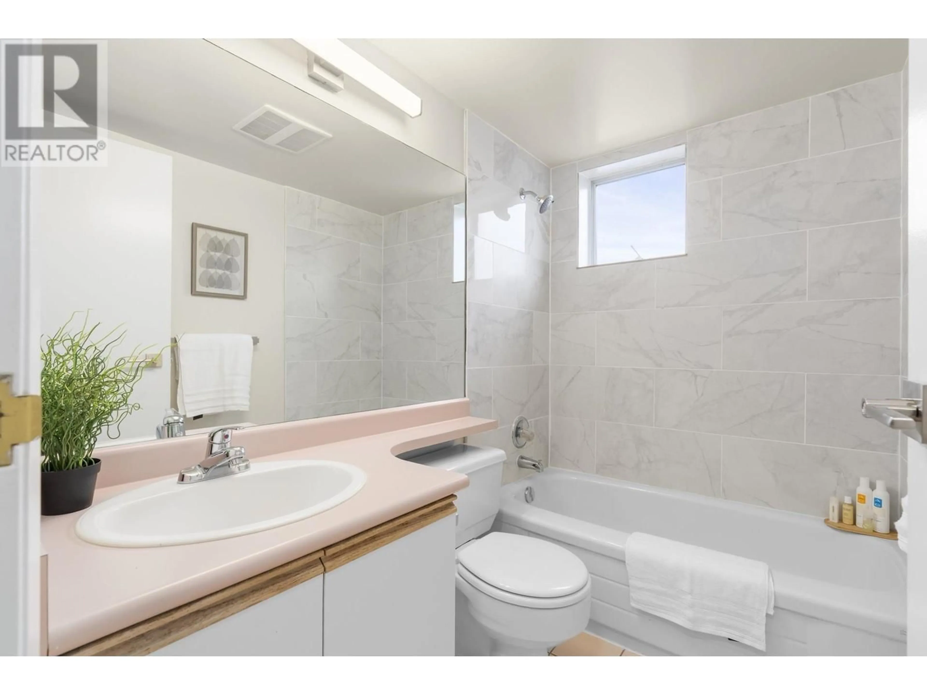Standard bathroom, ceramic/tile floor for 301 - 1771 NELSON STREET, Vancouver British Columbia V6G1M6