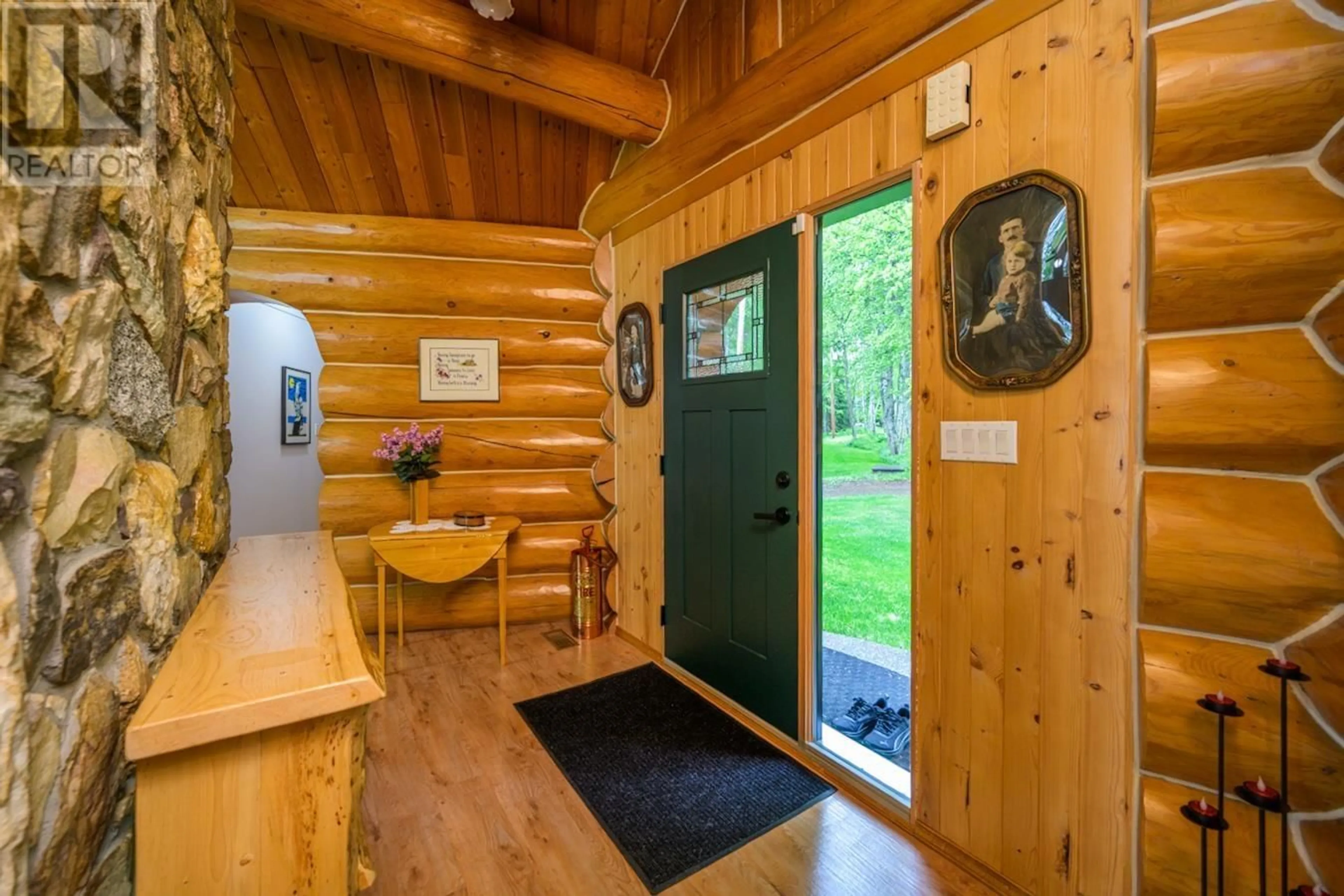 Indoor foyer for 14420 NUKKO LAKE ESTATES ROAD, Prince George British Columbia V2K5K6