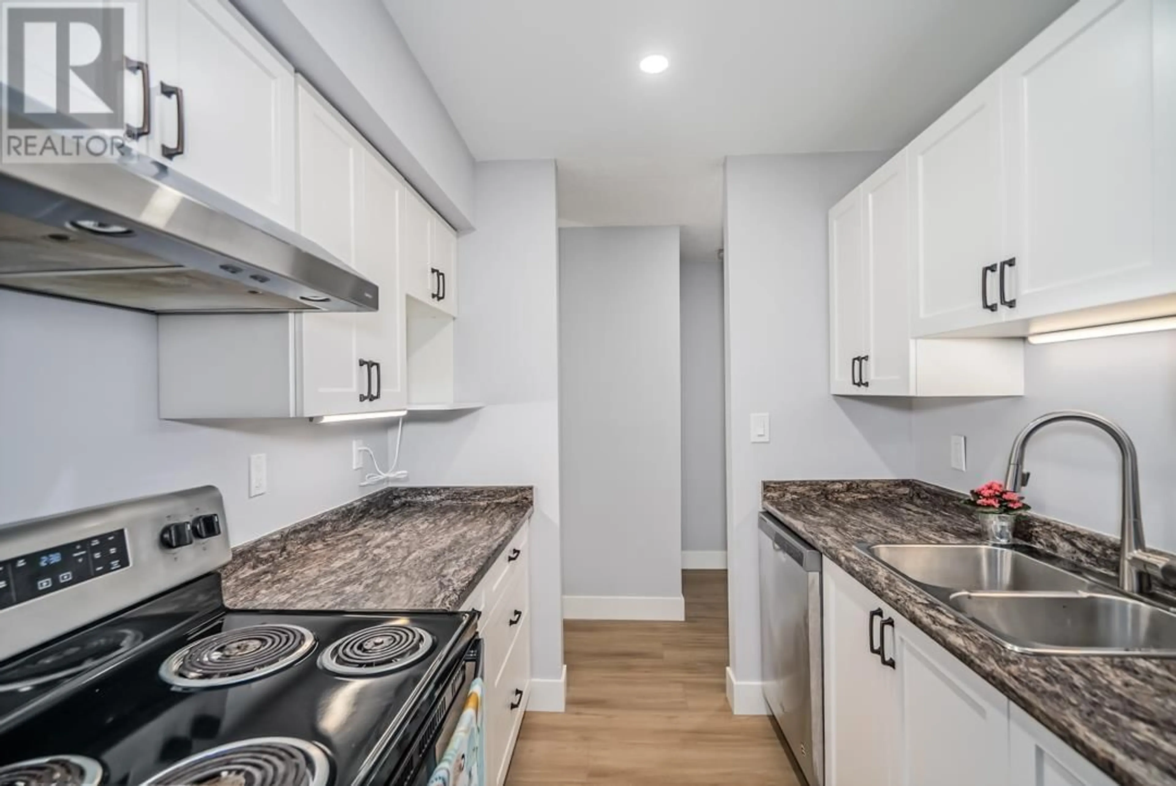 Standard kitchen, unknown for 108 - 315 TENTH STREET, New Westminster British Columbia V3M3Y2