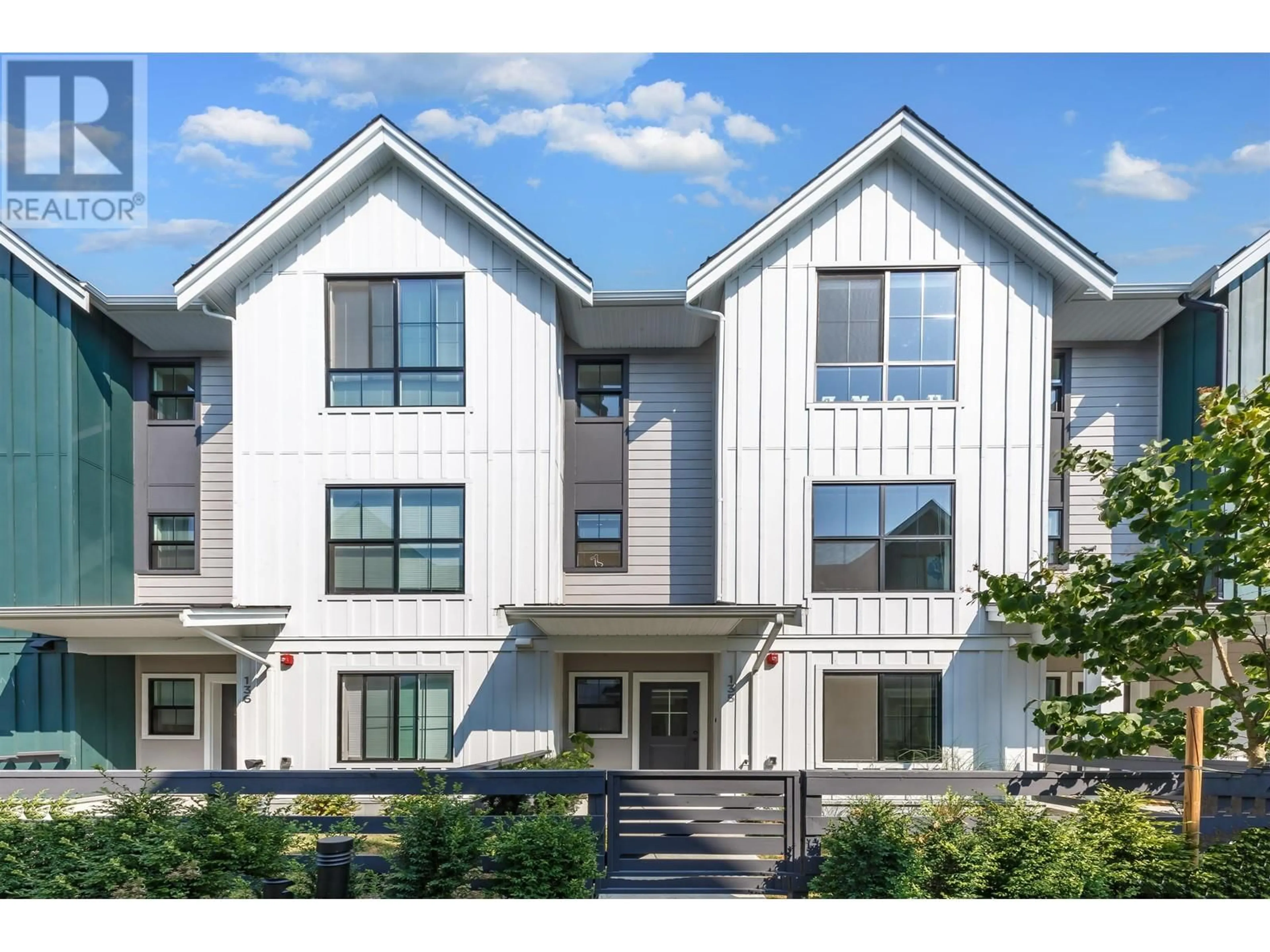 Home with vinyl exterior material, unknown for 135 - 488 FURNESS STREET, New Westminster British Columbia V3M0M1
