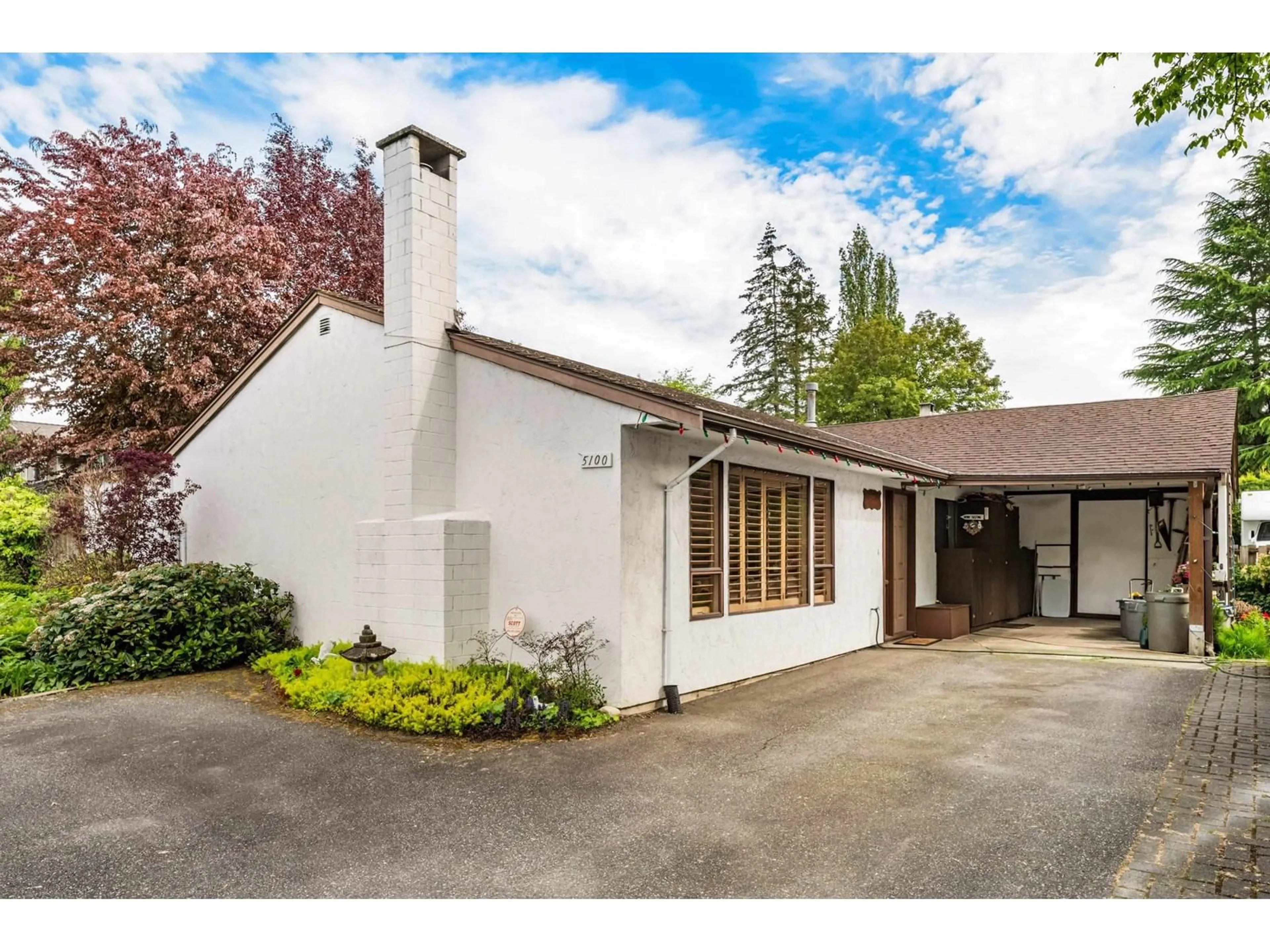 A pic from outside/outdoor area/front of a property/back of a property/a pic from drone, street for 5100 208, Langley British Columbia V3A2J5
