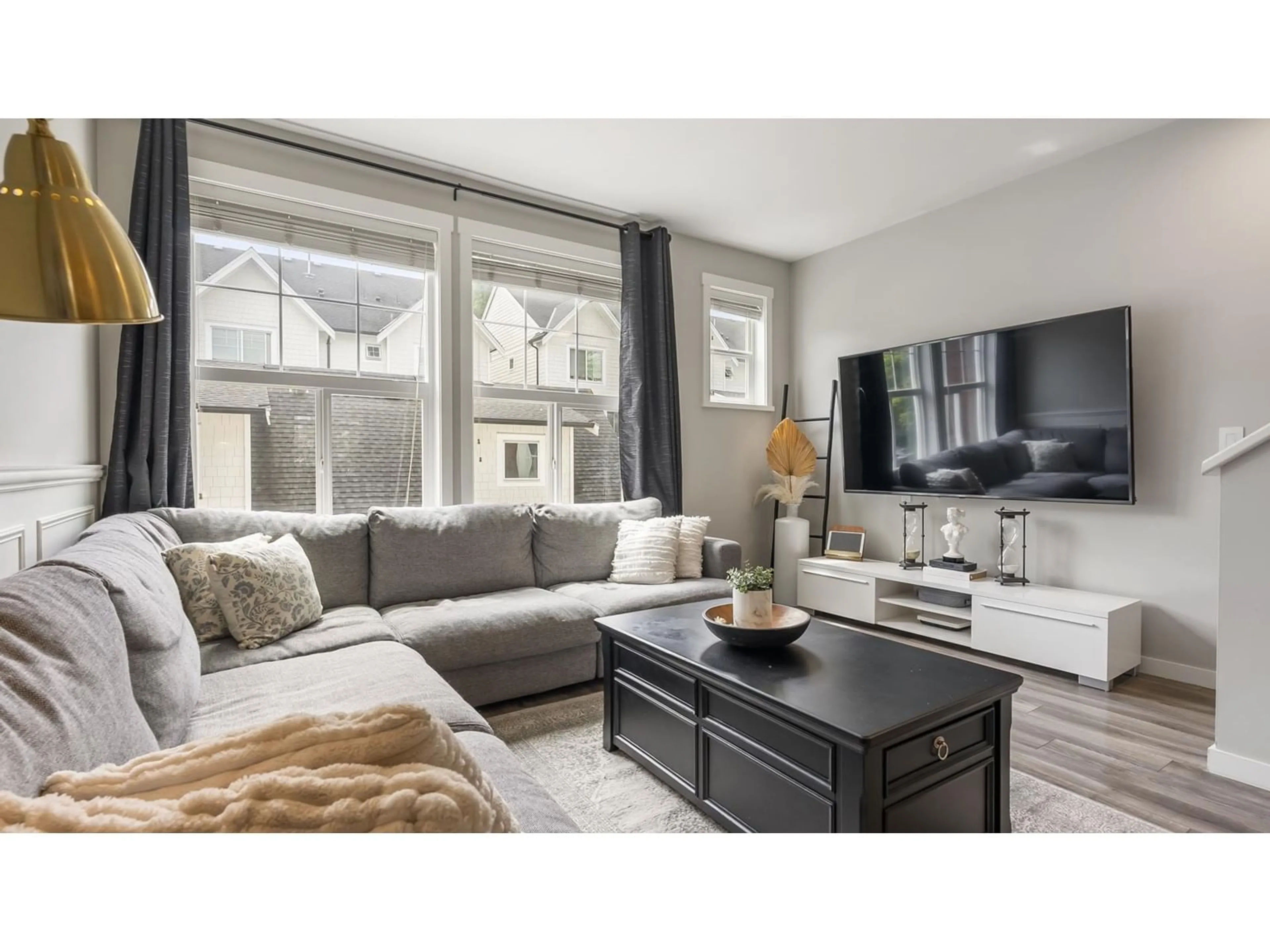 Living room with furniture, unknown for 6 - 14905 60TH, Surrey British Columbia V3S1R8