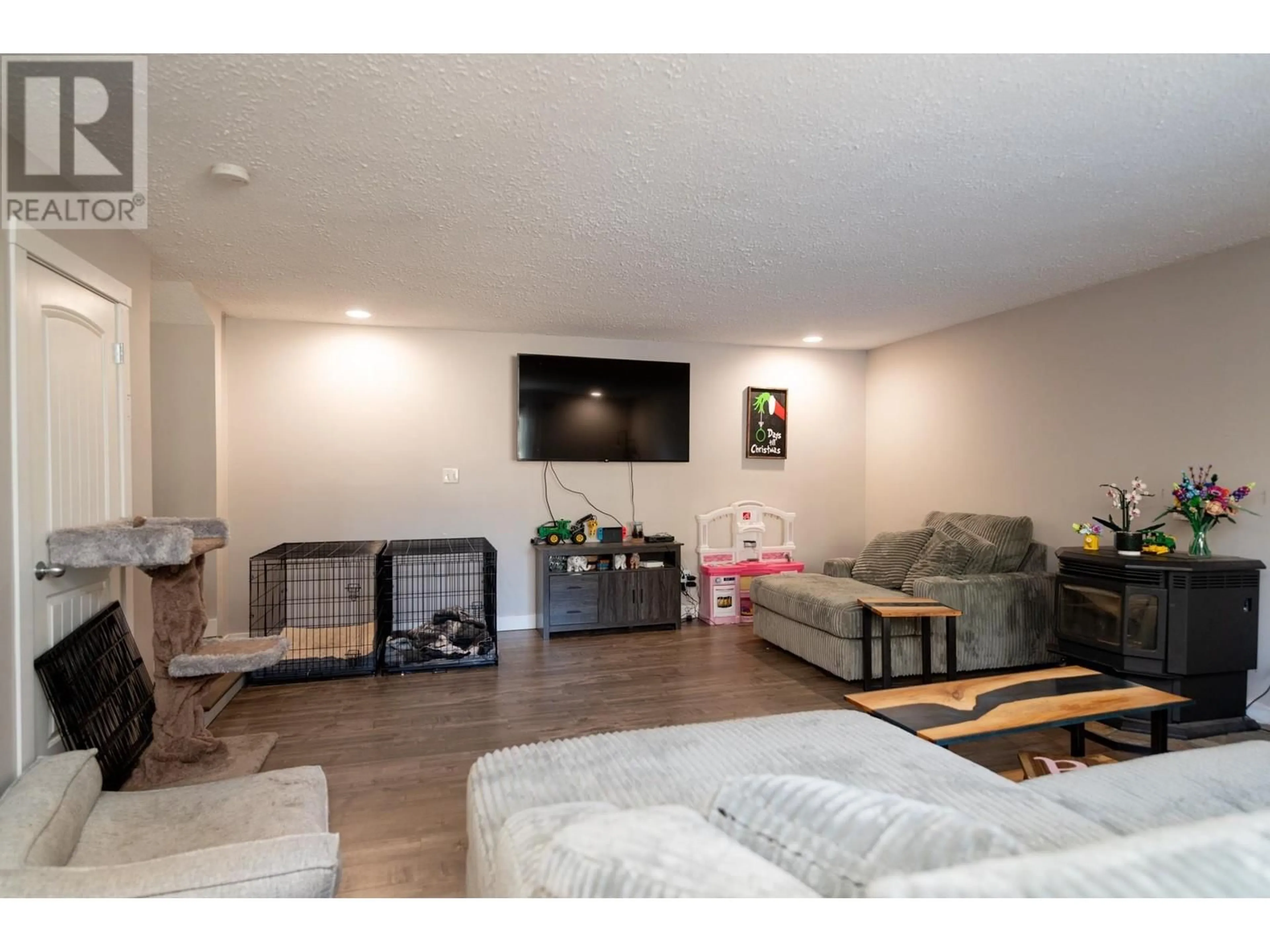 Living room with furniture, wood/laminate floor for 4171 ESTAVILLA DRIVE, Prince George British Columbia V2K2T8