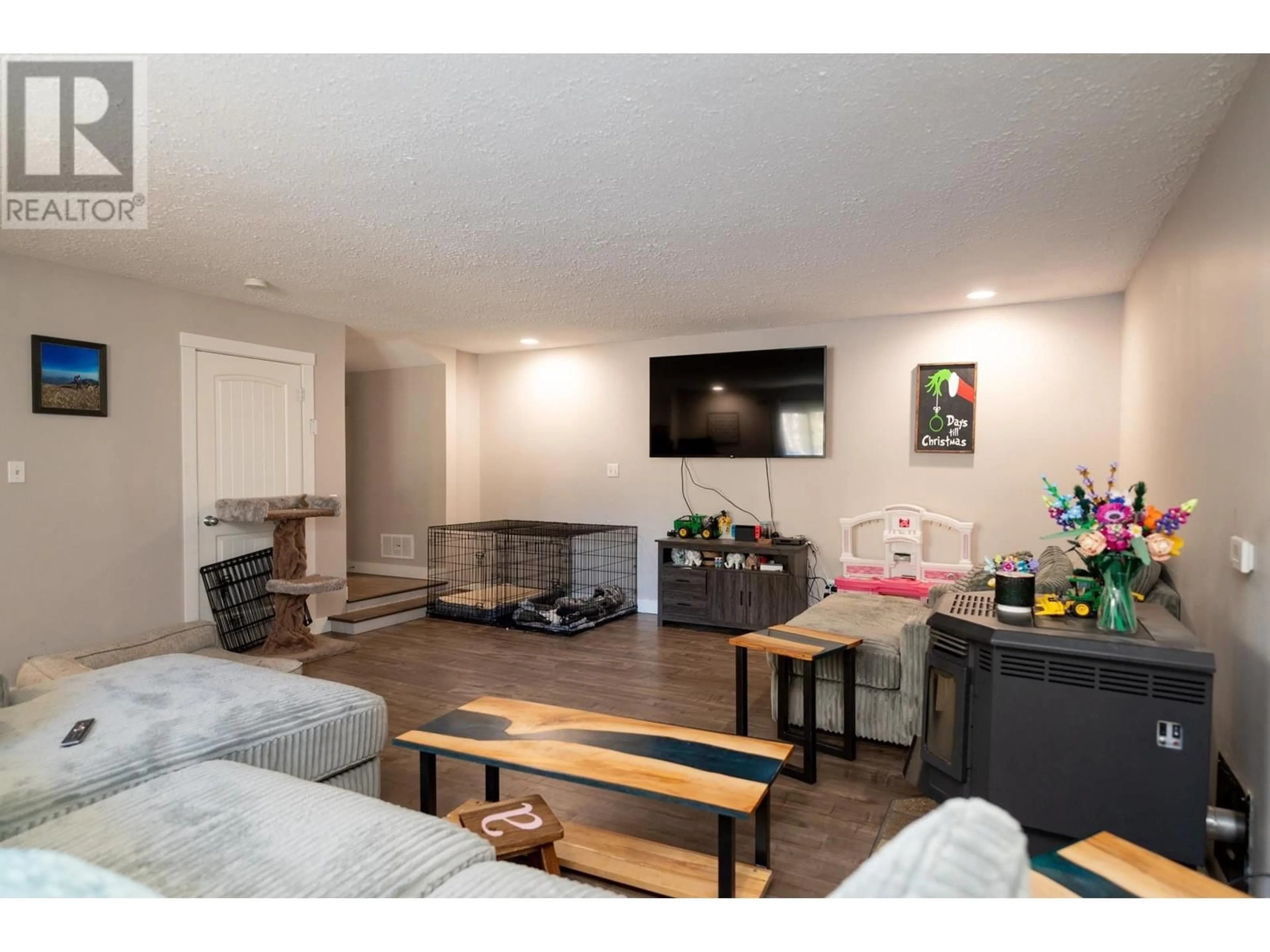 Living room with furniture, wood/laminate floor for 4171 ESTAVILLA DRIVE, Prince George British Columbia V2K2T8
