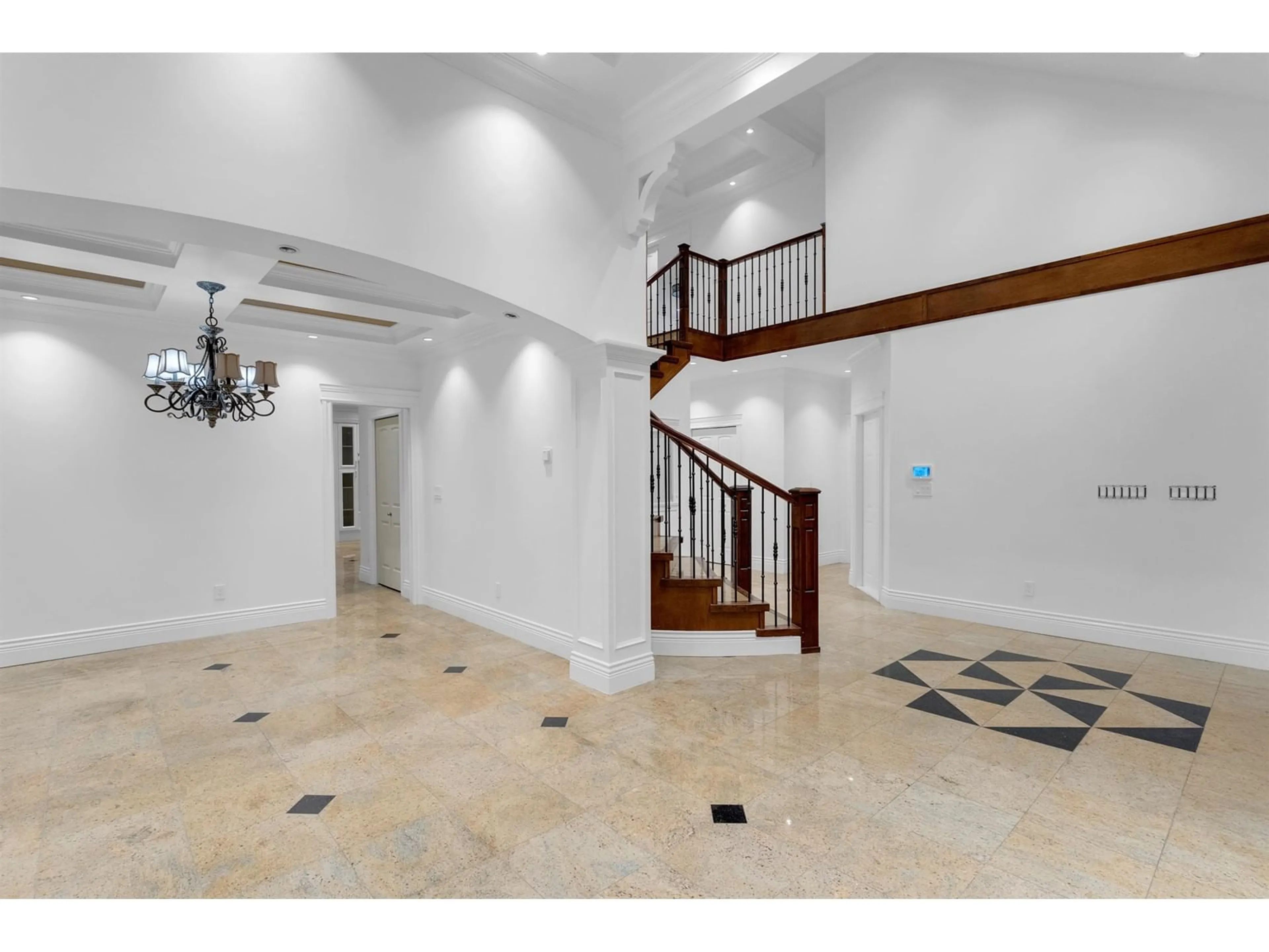 Indoor foyer for 6290 129A, Surrey British Columbia V3X1R8