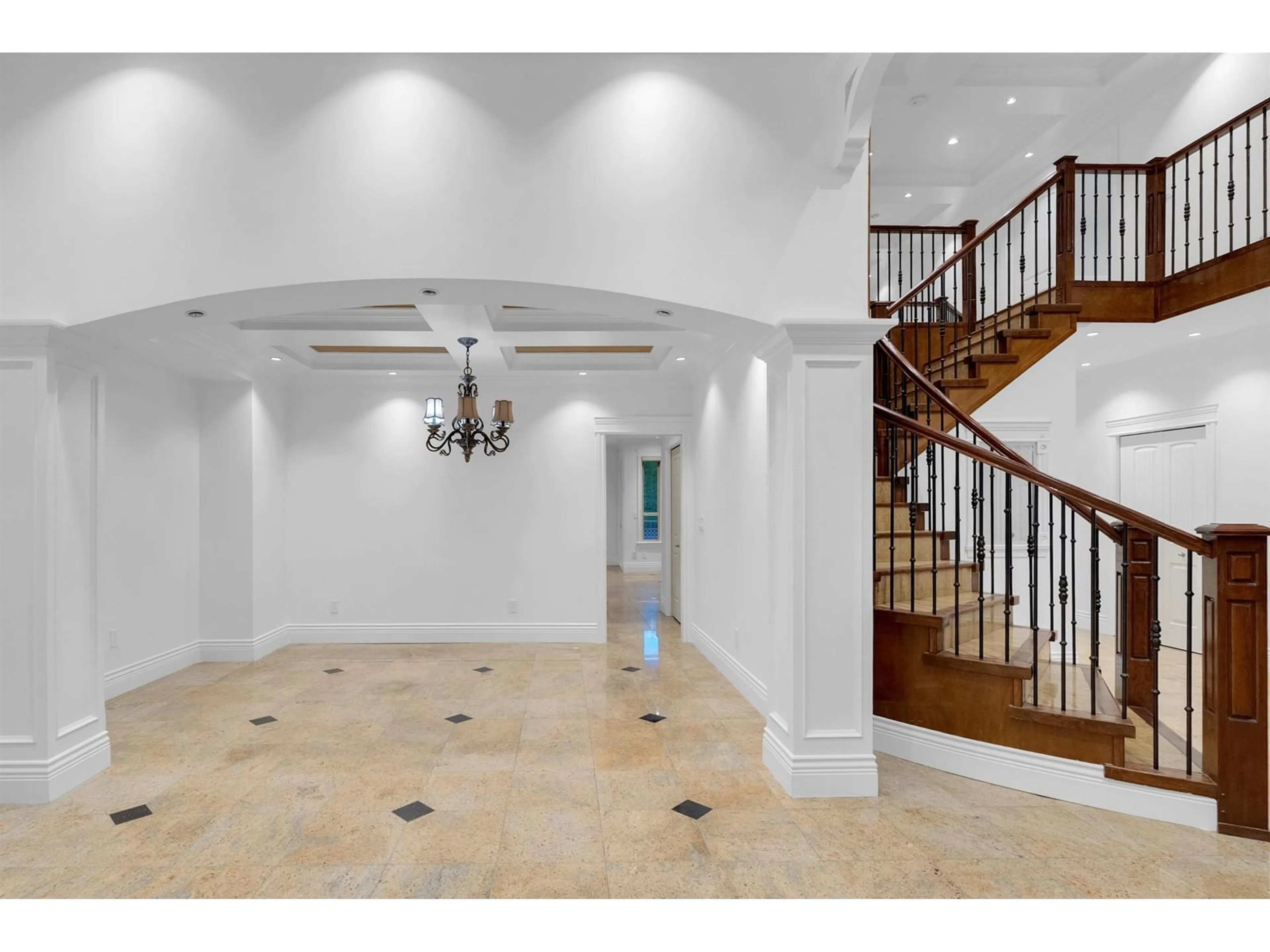 Indoor foyer for 6290 129A, Surrey British Columbia V3X1R8