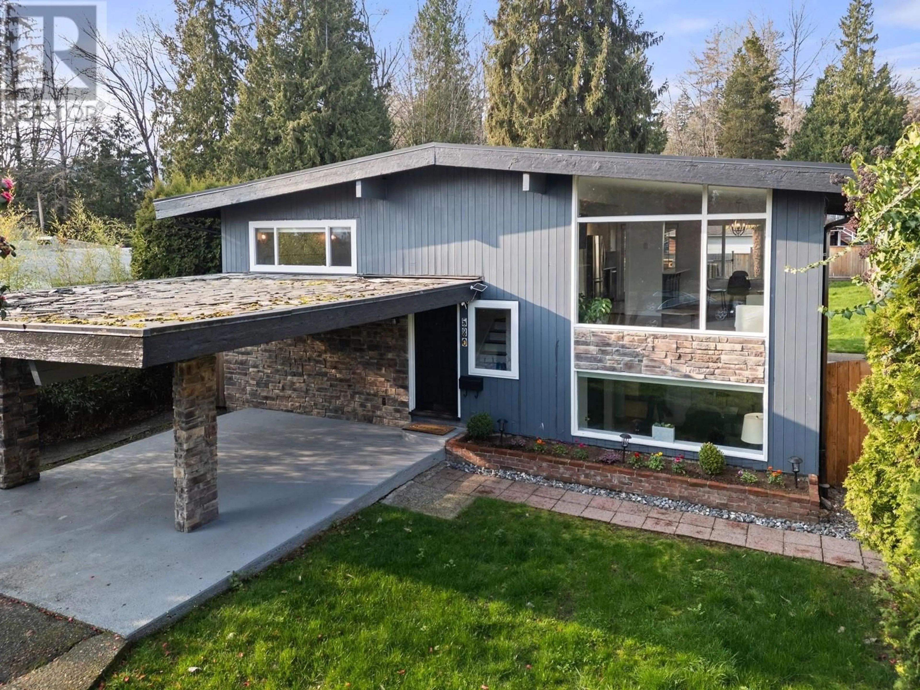 Home with vinyl exterior material, unknown for 530 14TH STREET, North Vancouver British Columbia V7M1P9
