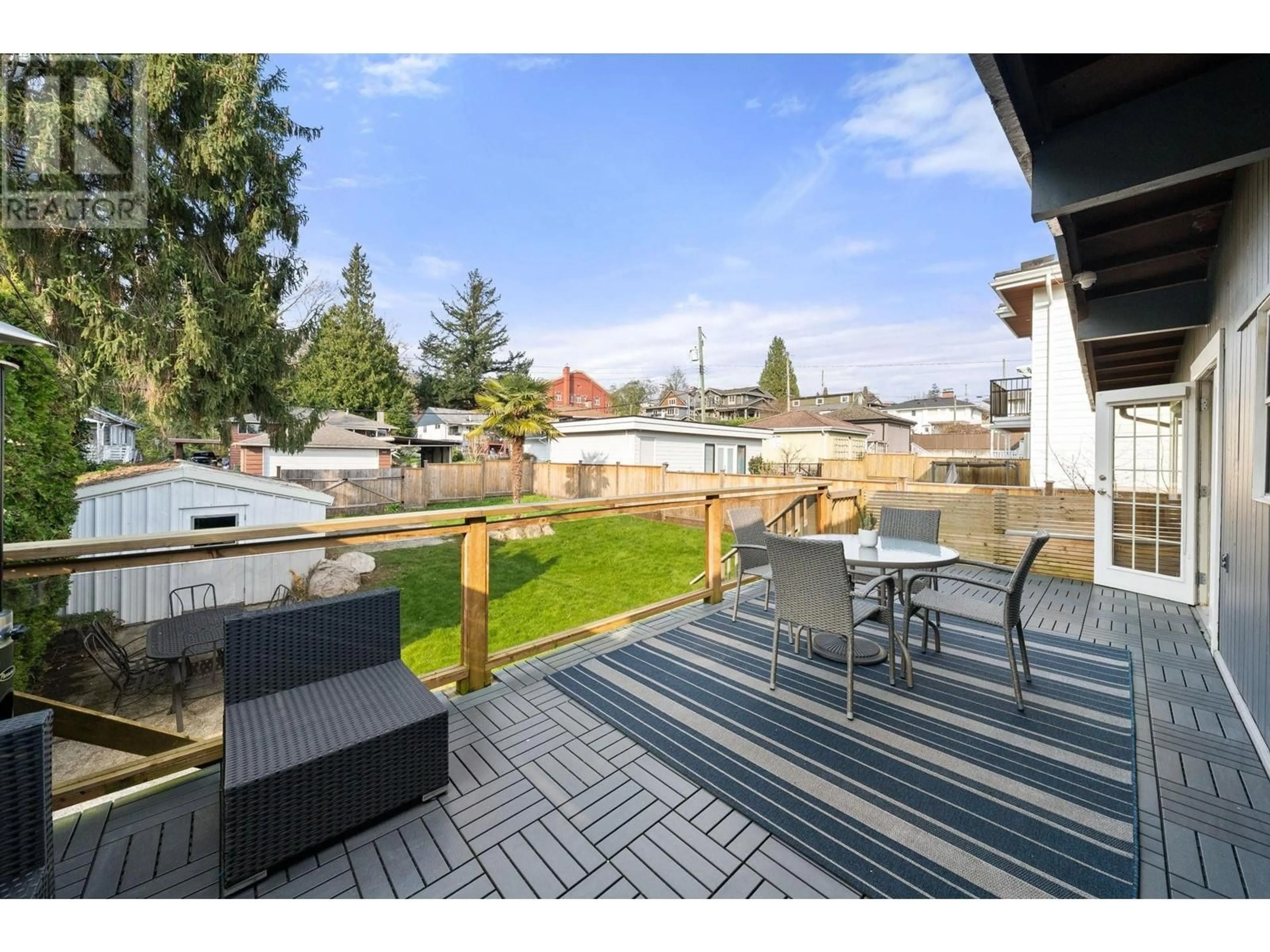 Patio, unknown for 530 14TH STREET, North Vancouver British Columbia V7M1P9