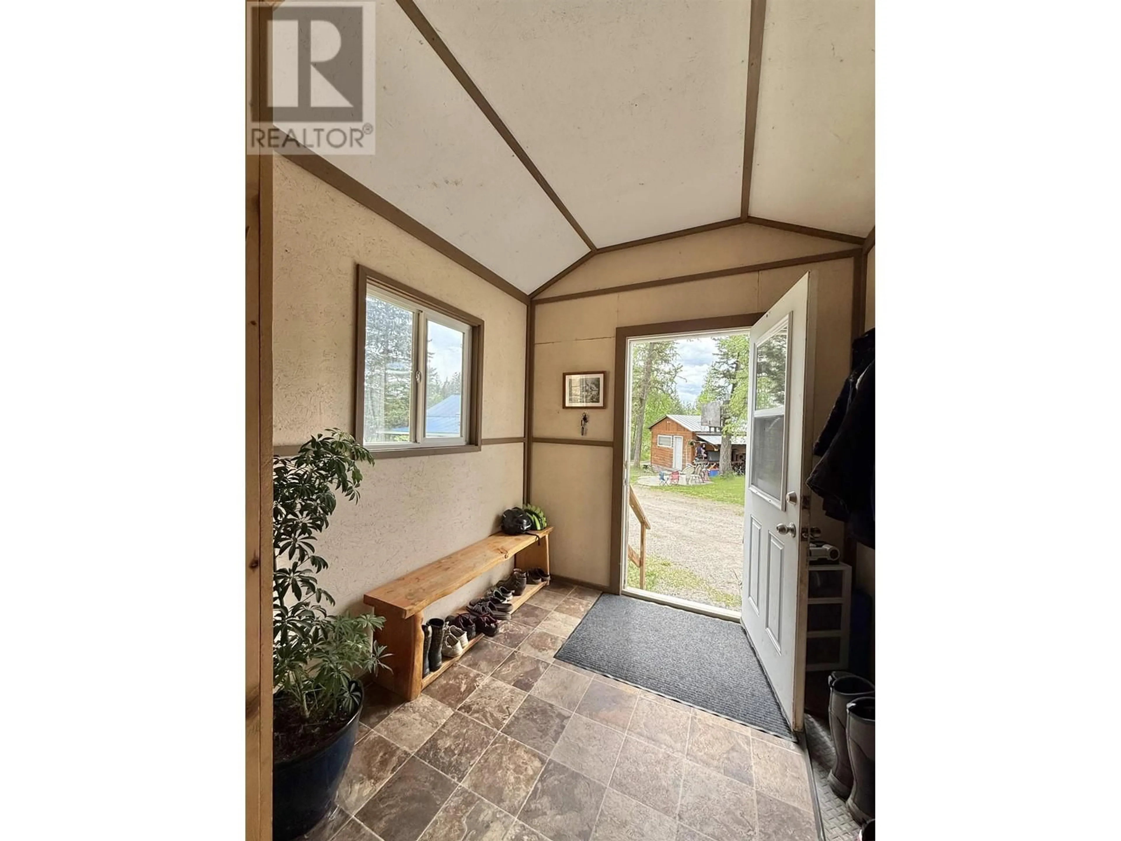 Indoor entryway for 1449 ENRIGHT ROAD, McLeese Lake British Columbia V0L1P0